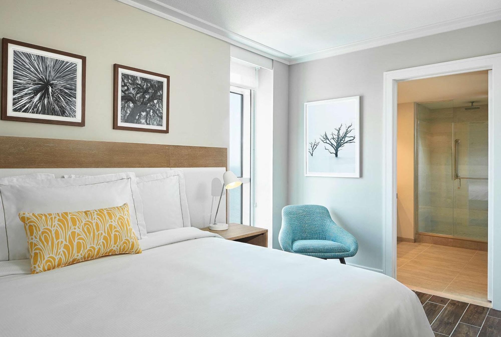 One-Bedroom Oceanfront King Suite Sofa Bed
