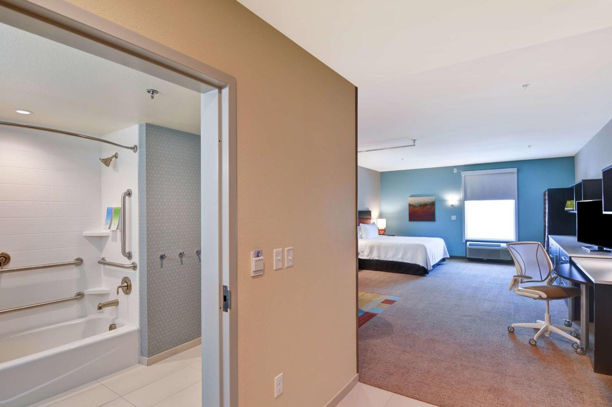 King Suite Mobility Hearing Access or Non-Smoking