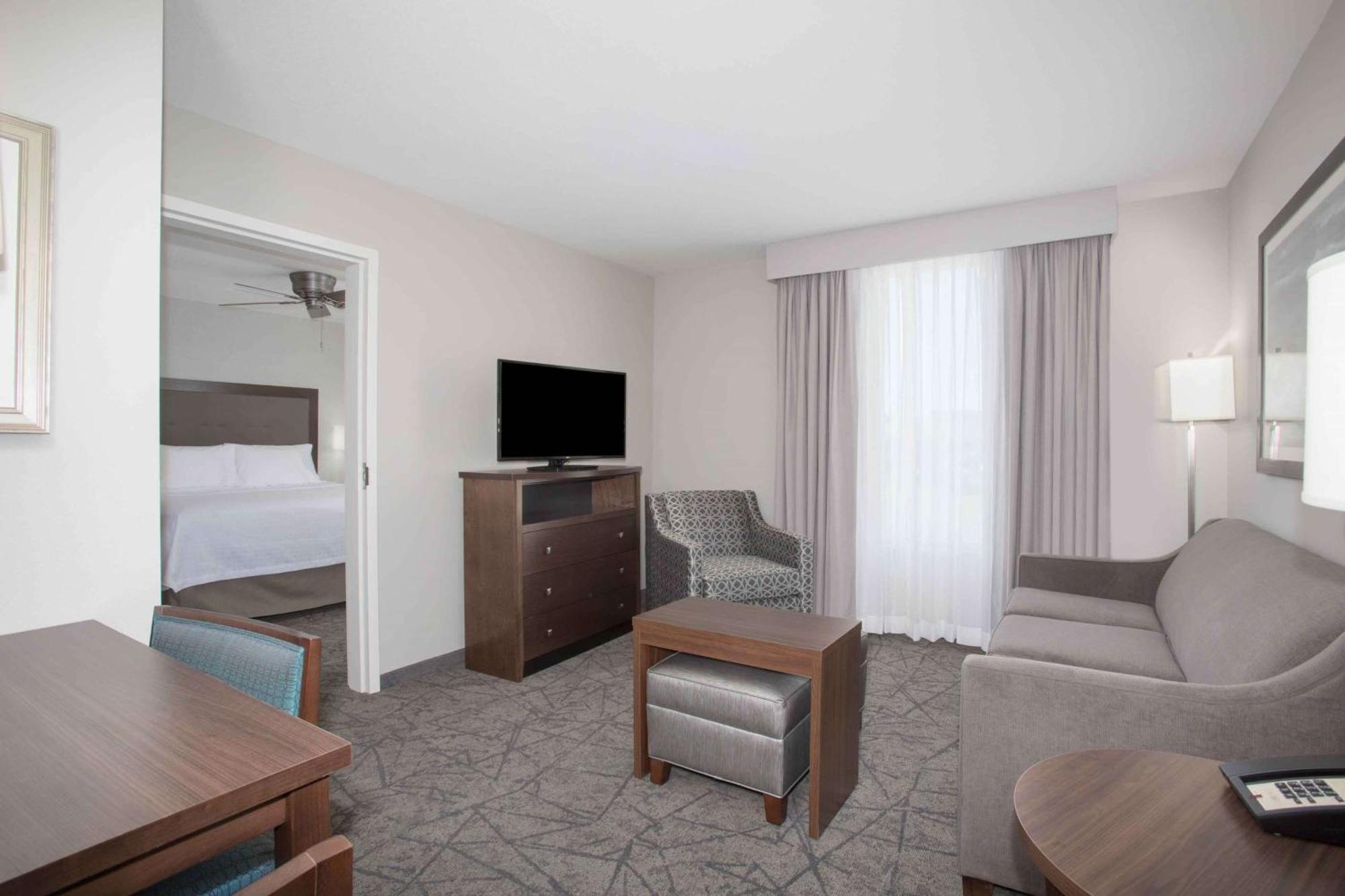 King Suite Hearing Access or Non-Smoking