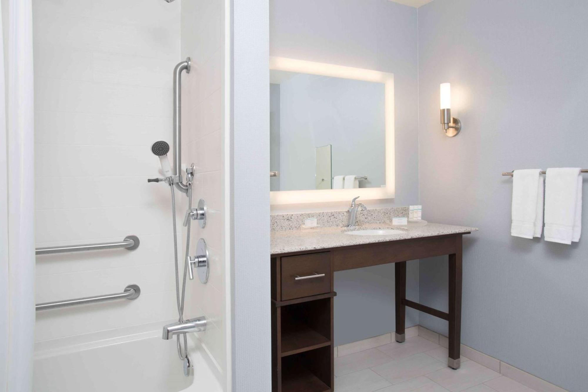 King Studio Suite Mobility Access or Non-Smoking