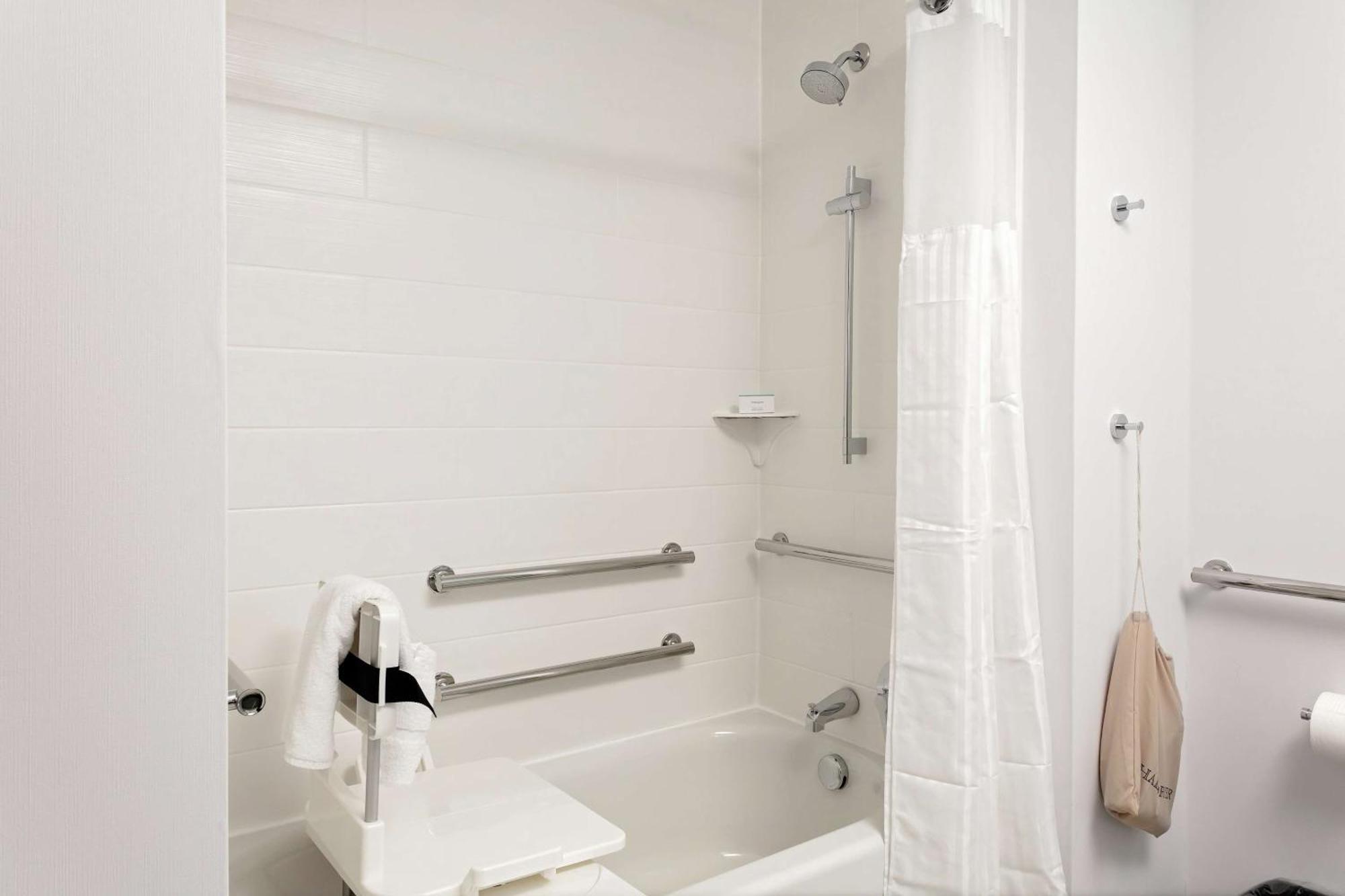 King Room Tub Mobility Hearing Access