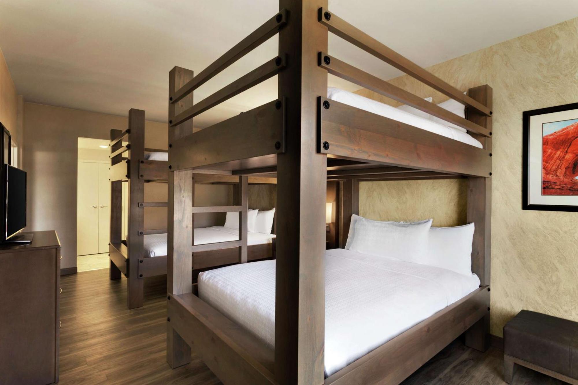 One-Bedroom Queen Suite