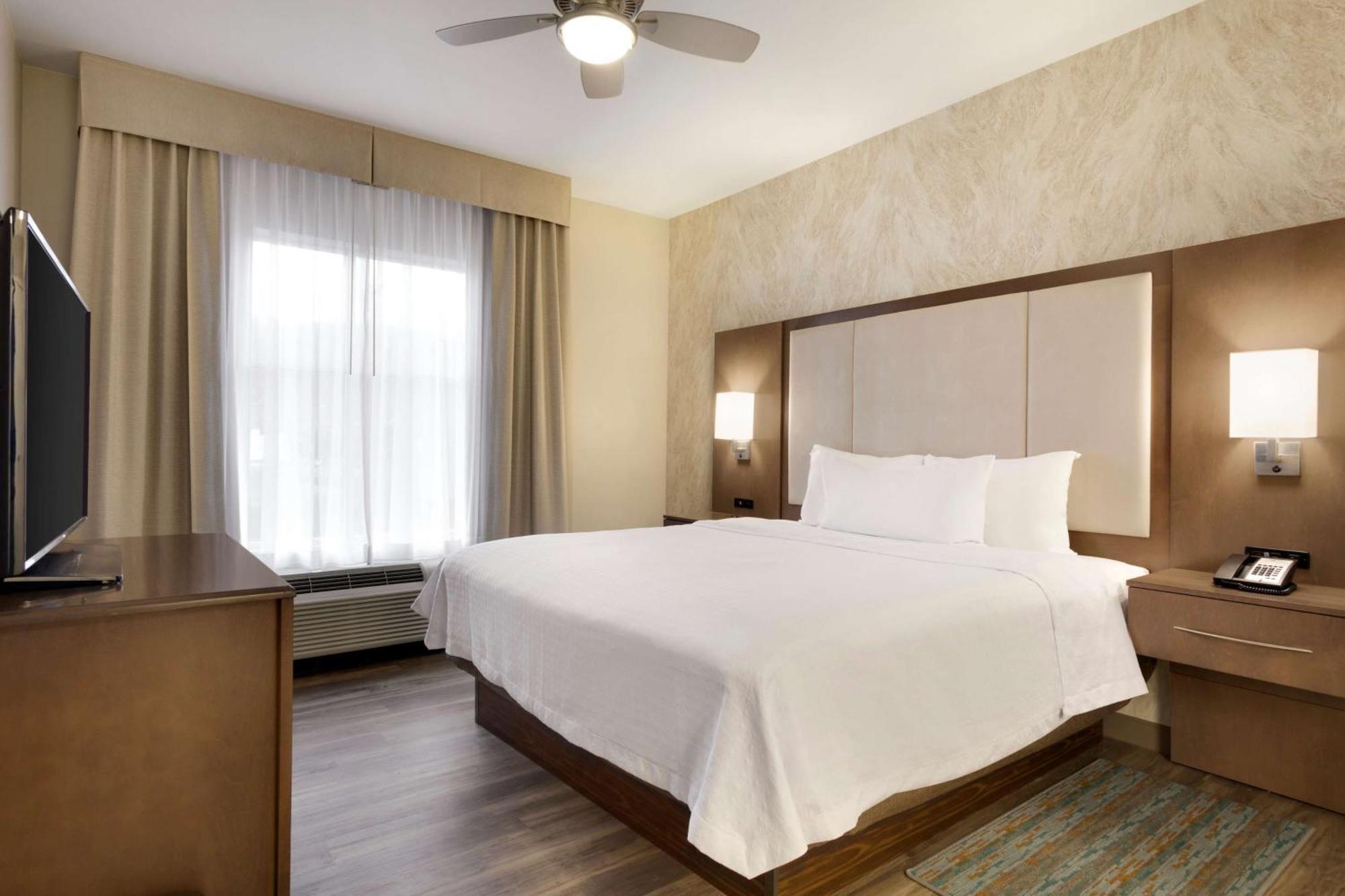 King Suite Balcony Mountain View