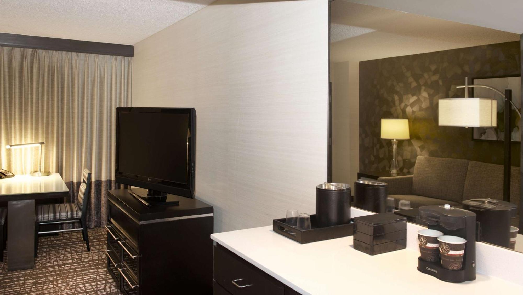 Suite Two Double Beds Non-Smoking