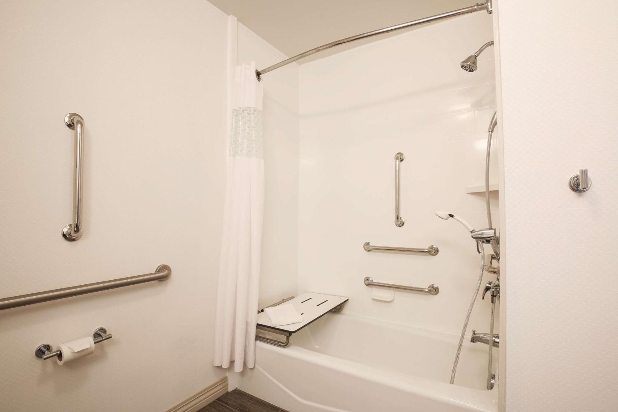Queen Room Two Queen Beds Mobility Hearing Access or Non-Smoking