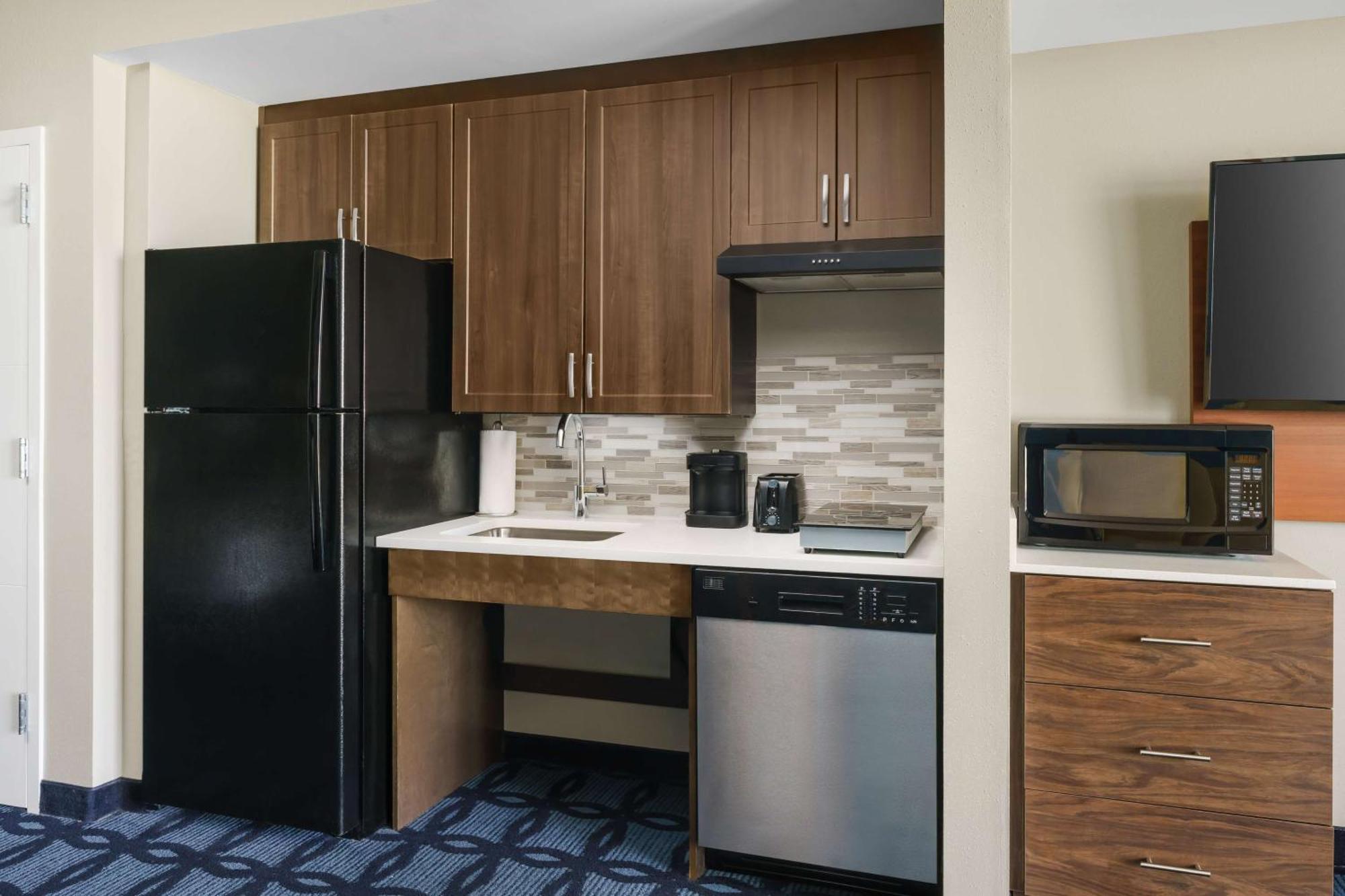 Queen Room Bath Tub Ocean View Mobility Accessible or Non-Smoking