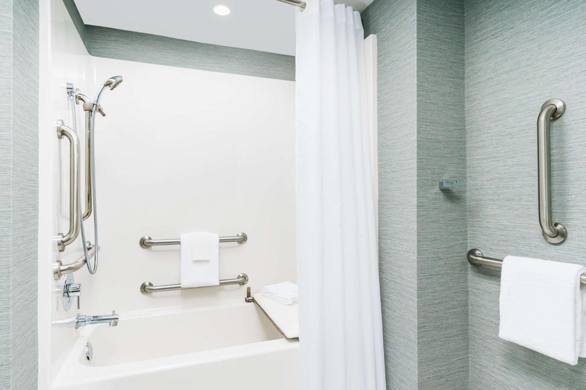 Queen Room Bath Tub Ocean View Mobility Accessible or Non-Smoking