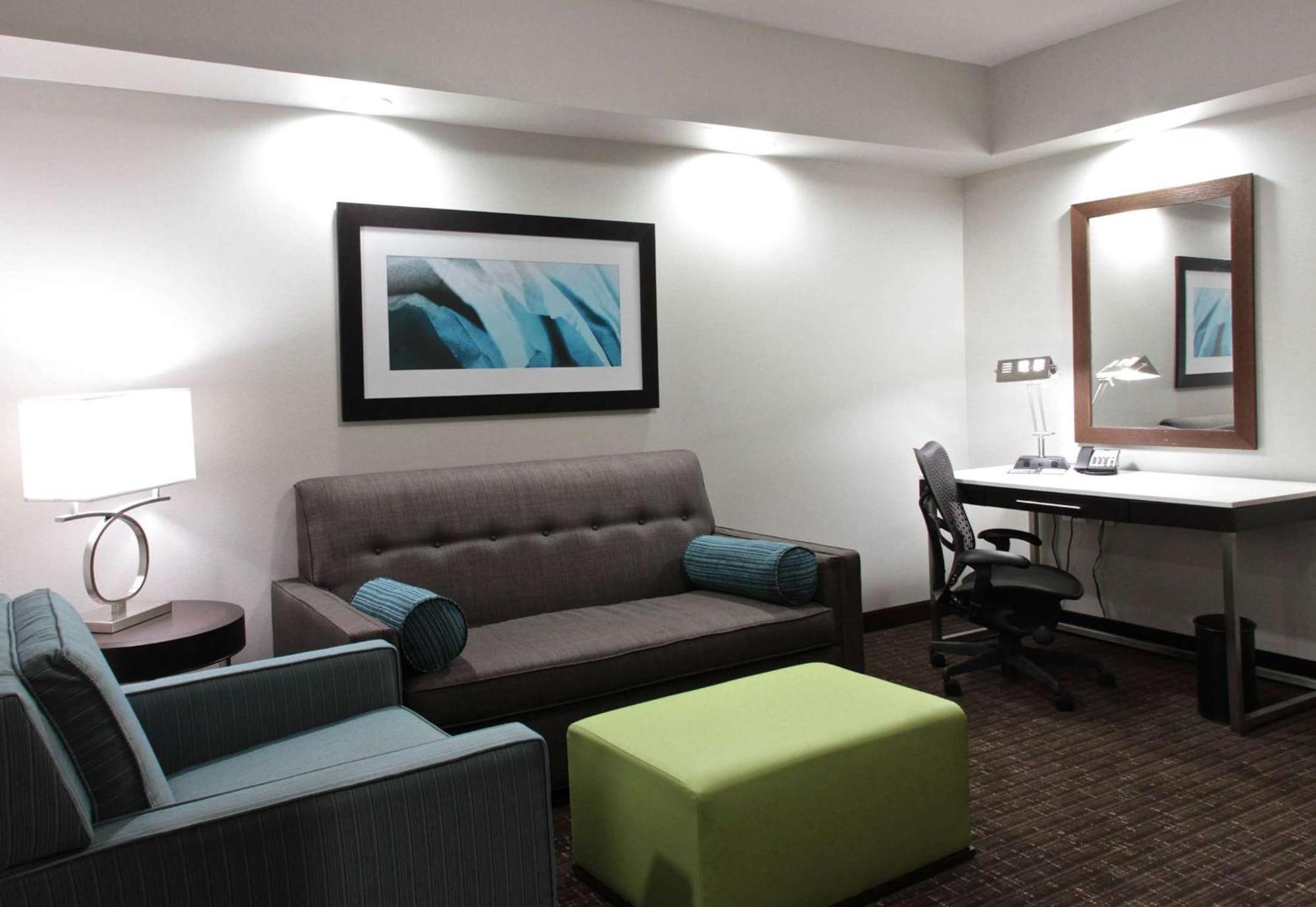 Junior King Suite Seating Area