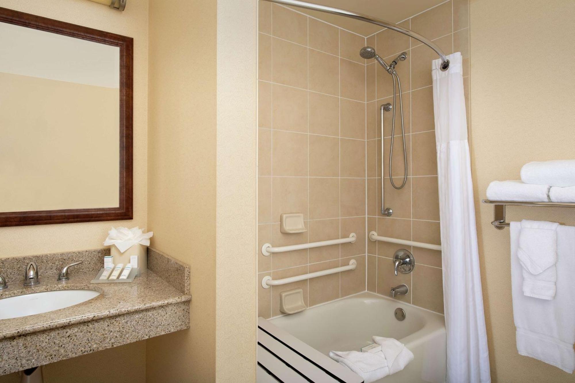 King Room Tub Mobility Hearing Access