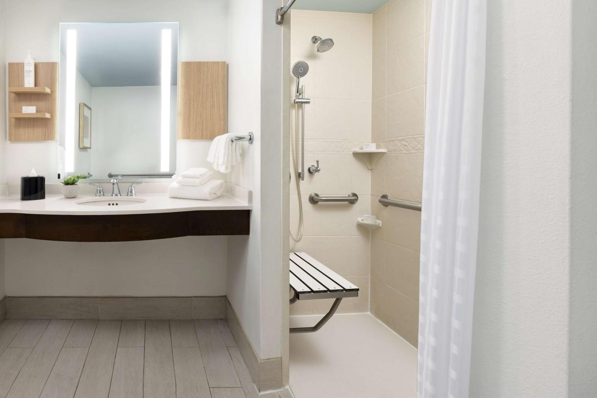 King Room Tub Mobility Hearing Access