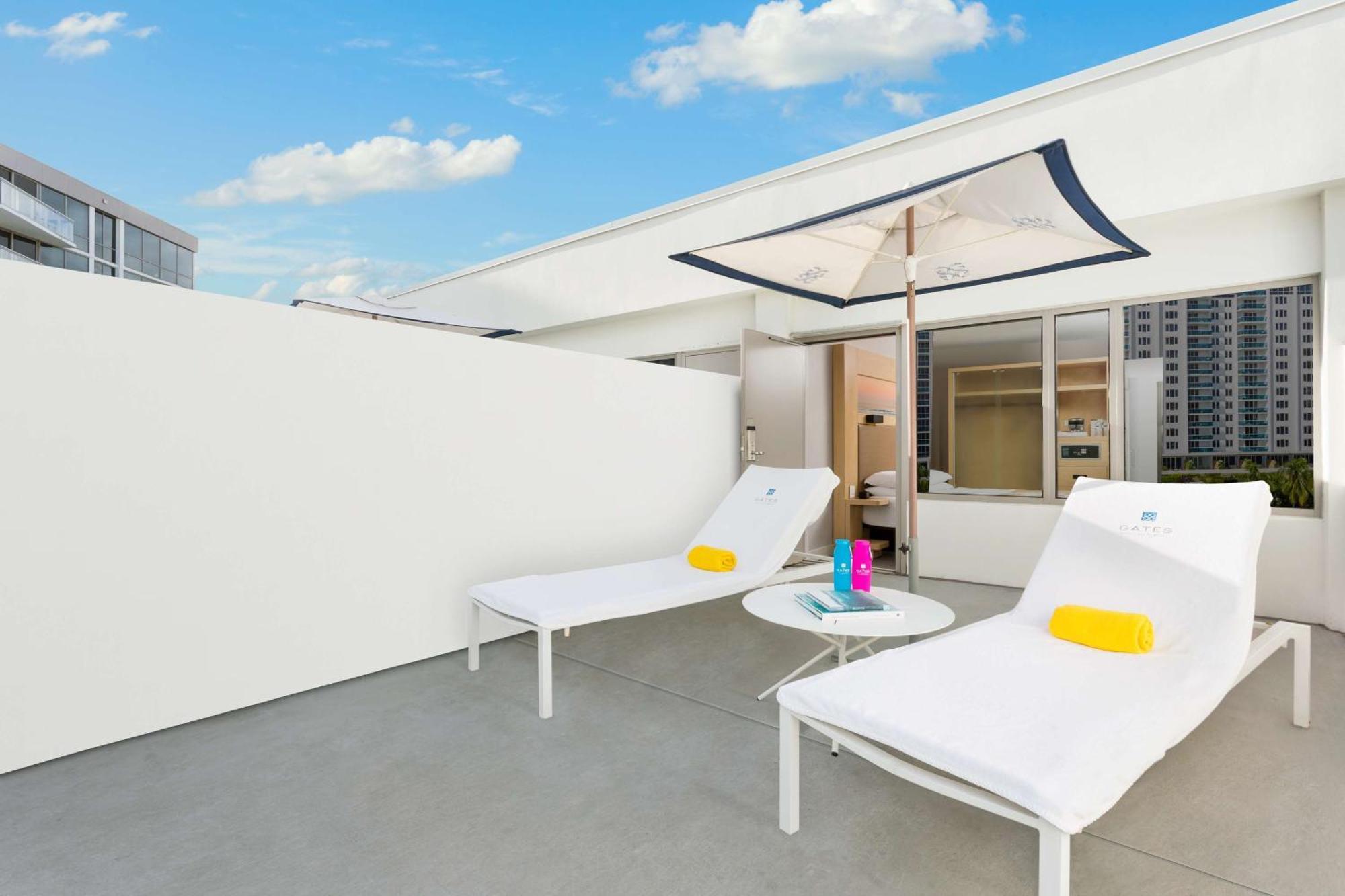 1 KING BED TERRACE POOL VIEW