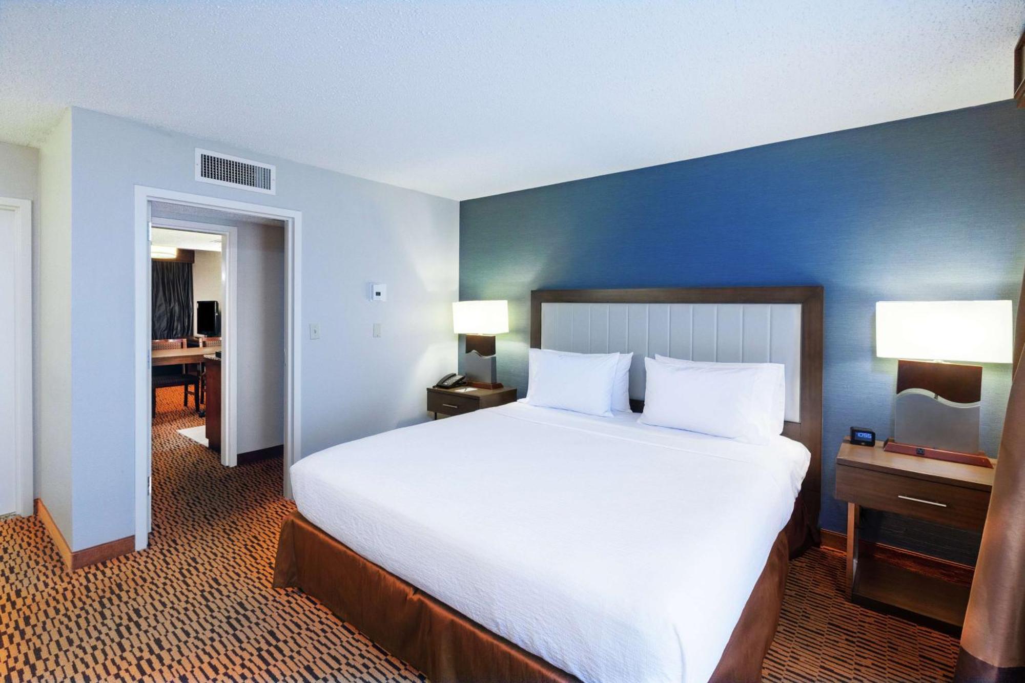 Two-Room King Suite City View High Floor