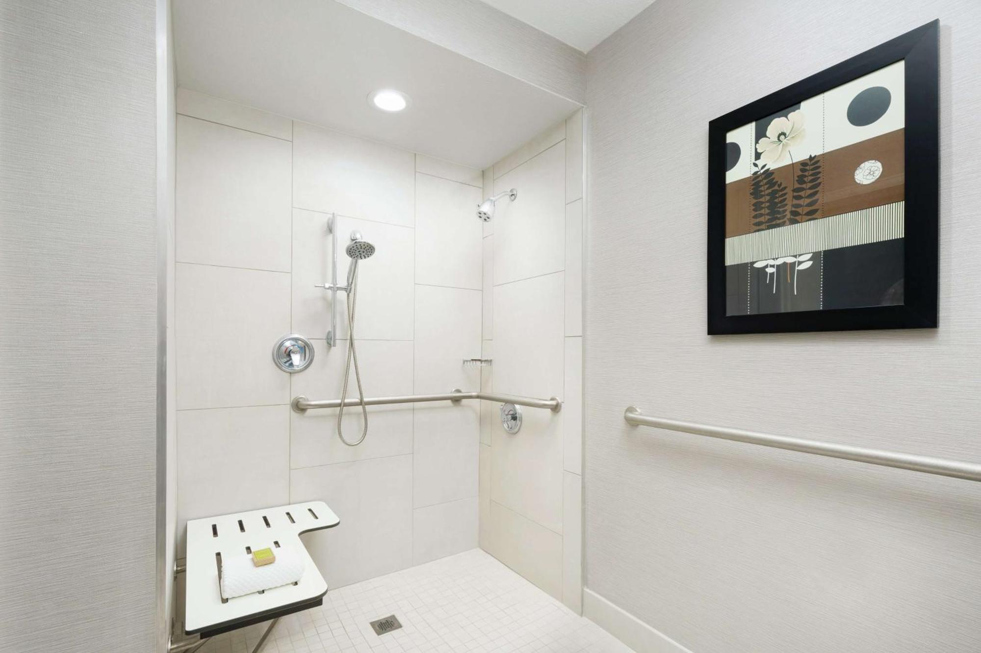 Queen Room Two Queen Beds Roll Shower Mobility Access
