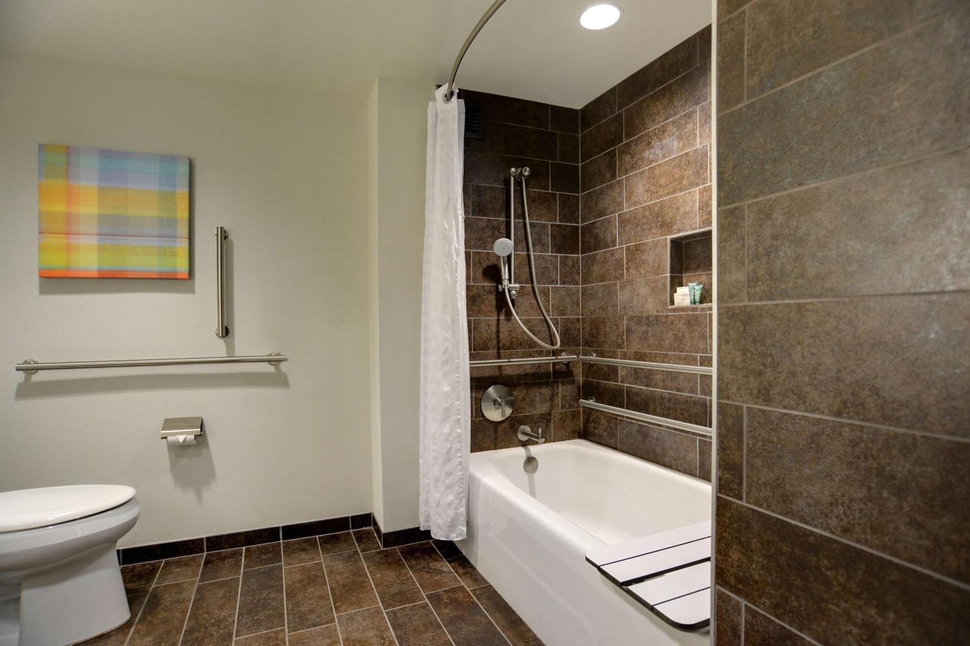 Queen Room Two Queen Beds Mobility Hearing Access
