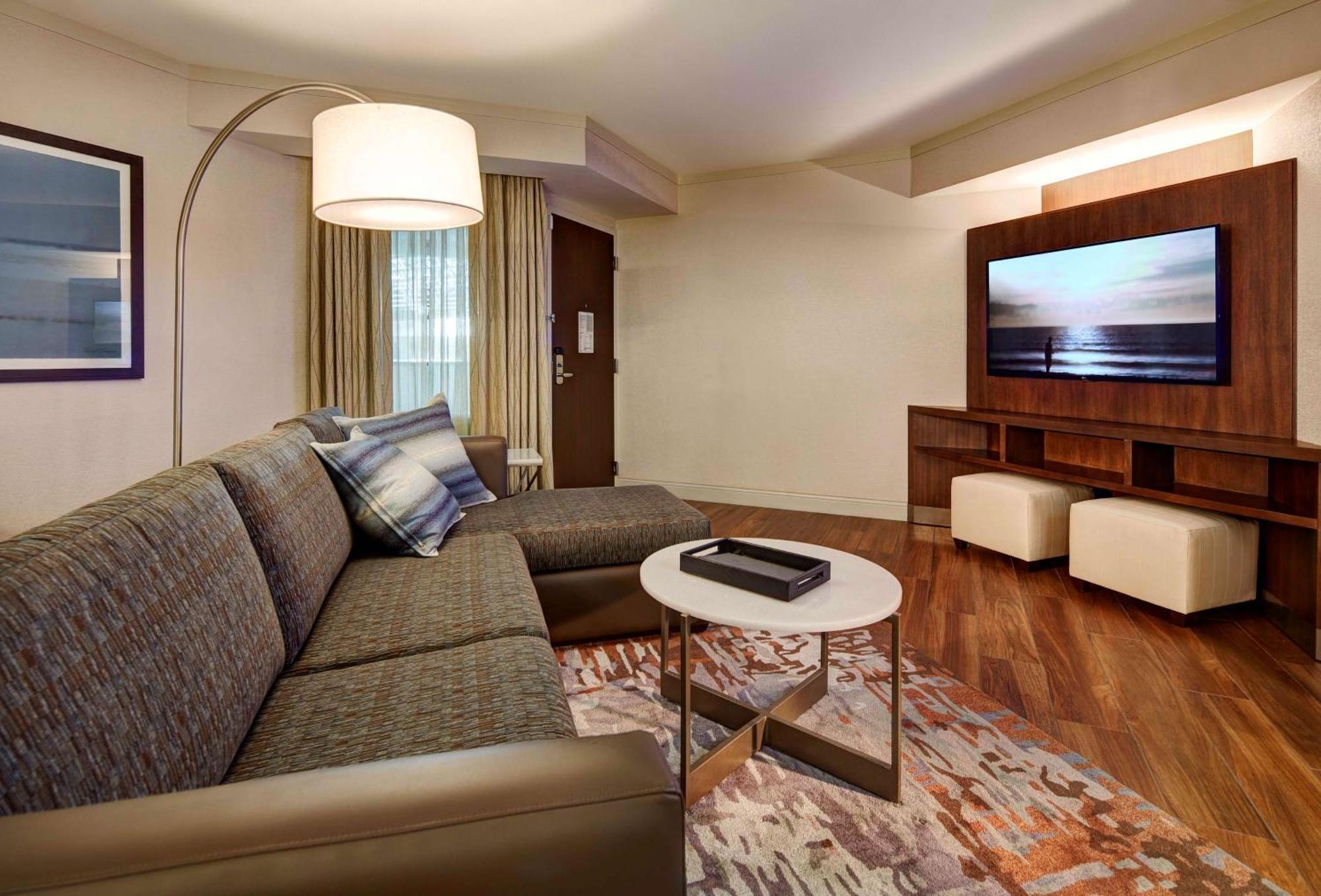Two-Room Executive King Suite Sofa Bed