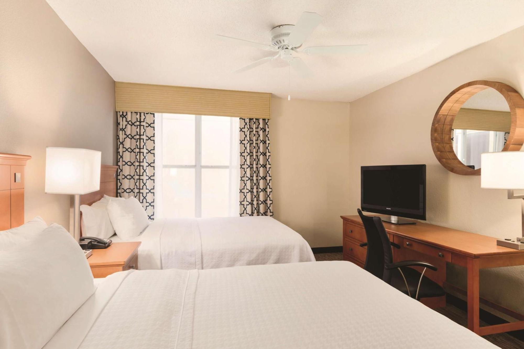 One-Bedroom Suite Two Double Beds Non-Smoking