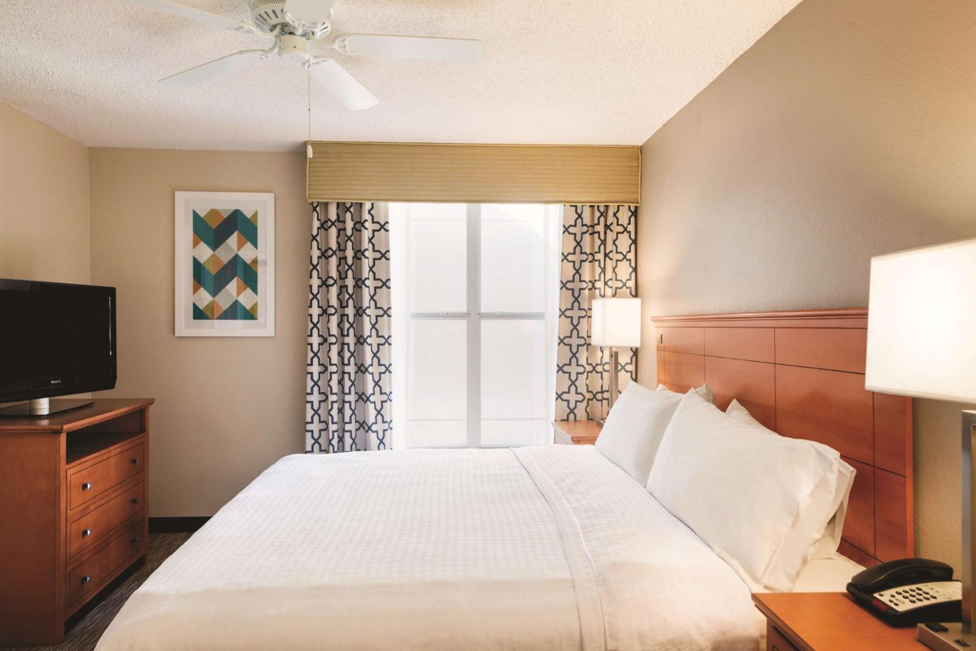 One-Bedroom King Suite Non-Smoking