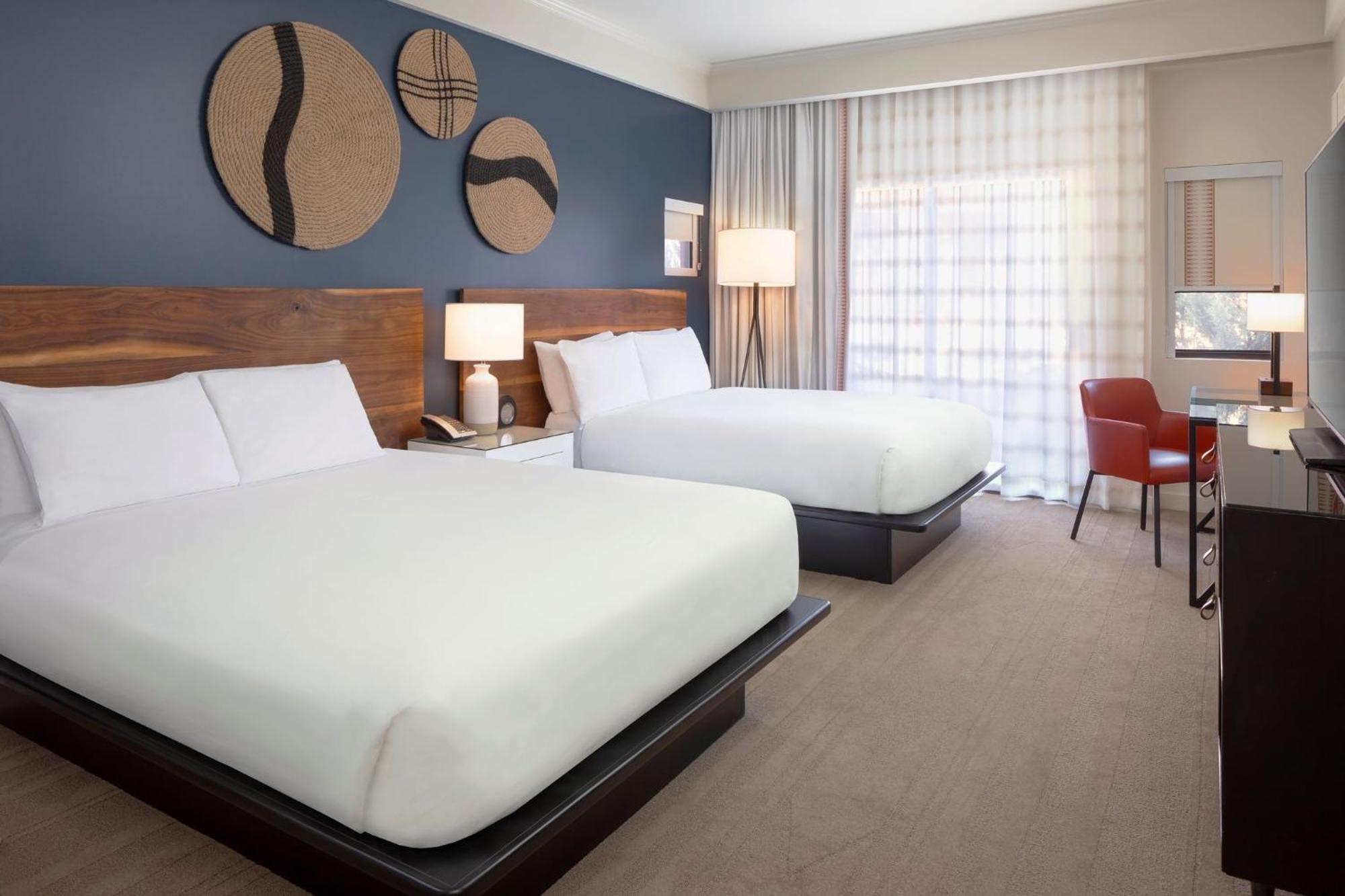 Queen Room Two Queen Beds Disability Access tub