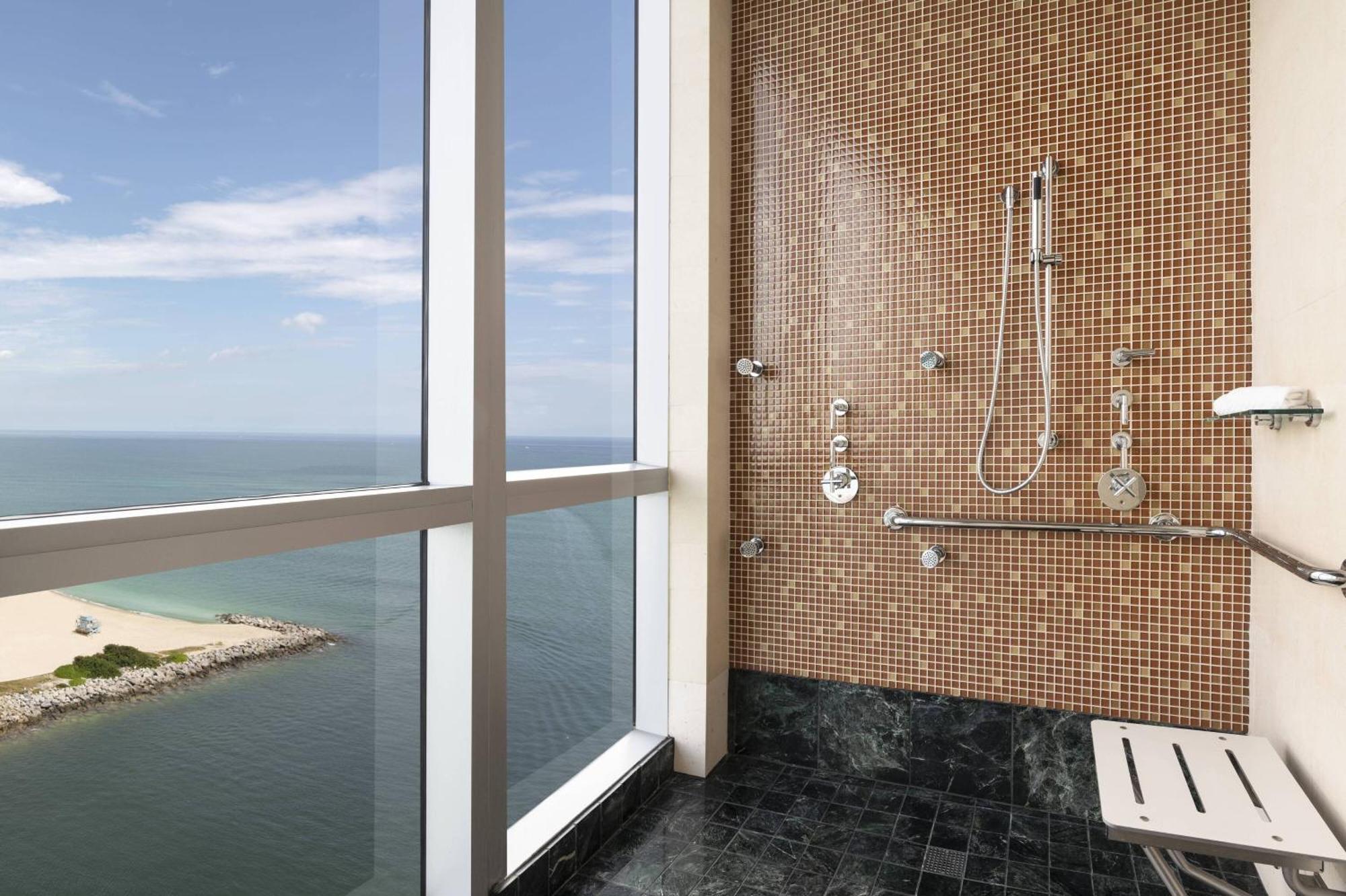 Coastline View 1 Bedroom Suite Roll Shower Mobility Hearing Accessible