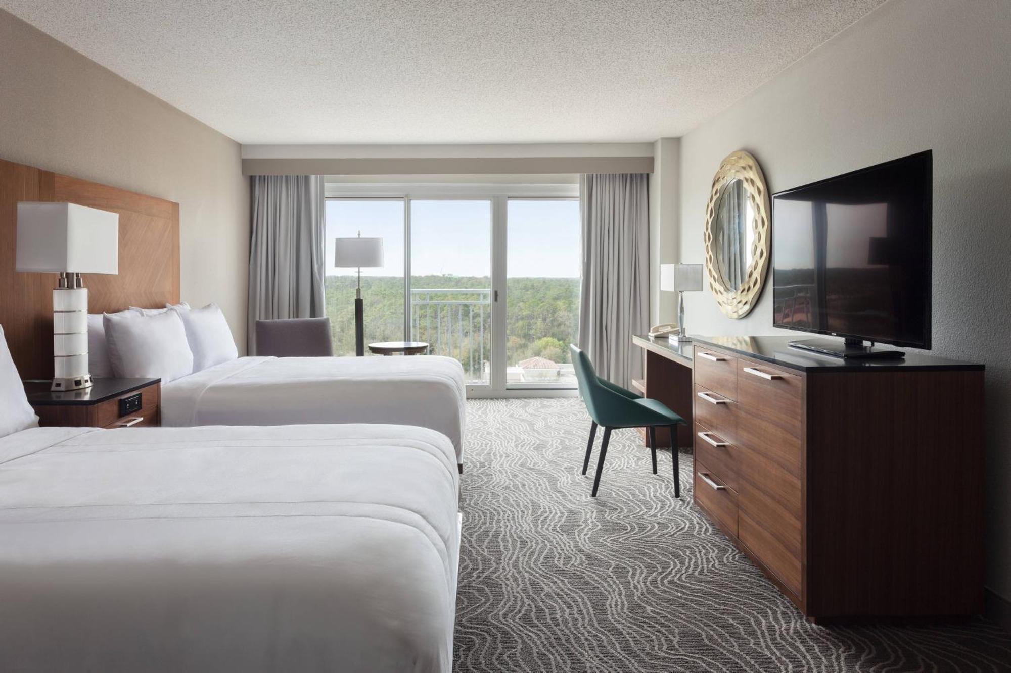 Queen Room Resort View Mobility or Hearing Accessible Roll Shower