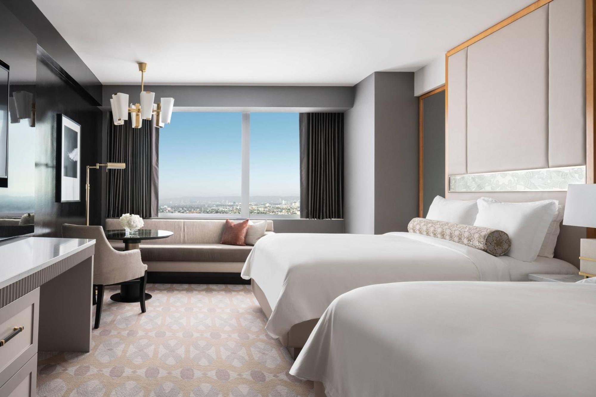Deluxe Queen Guest Room 2 Queen Club Lounge Access