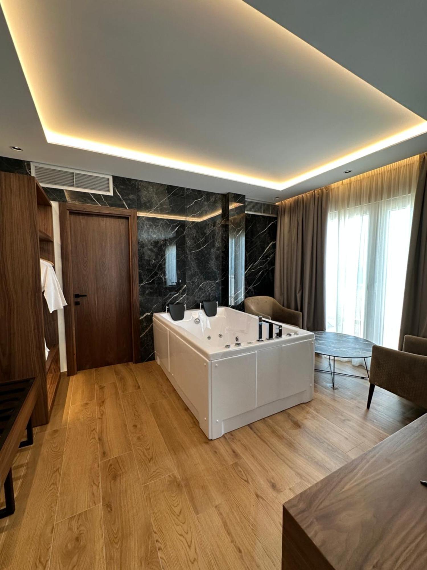 Apartament typu Suite z wanną z hydromasażem