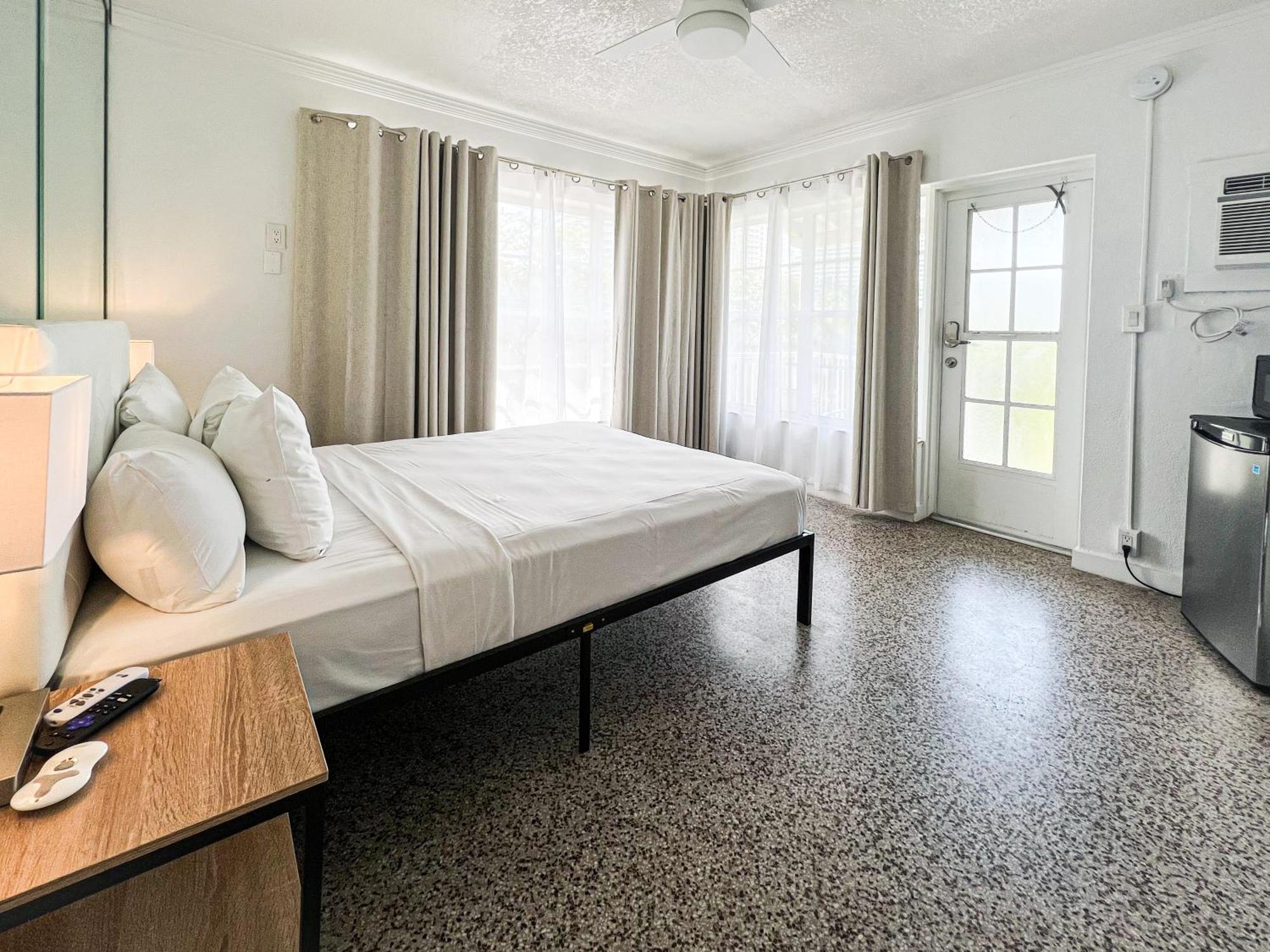 Studio Two Queen Beds