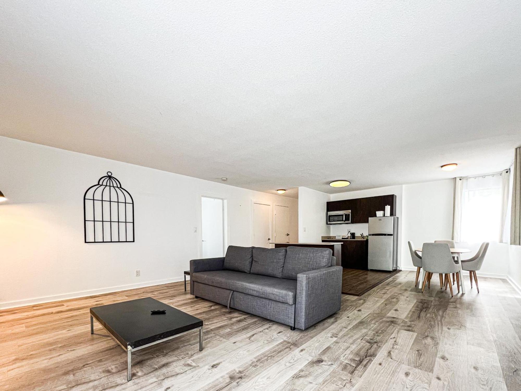 One-Bedroom Apartment King Bed