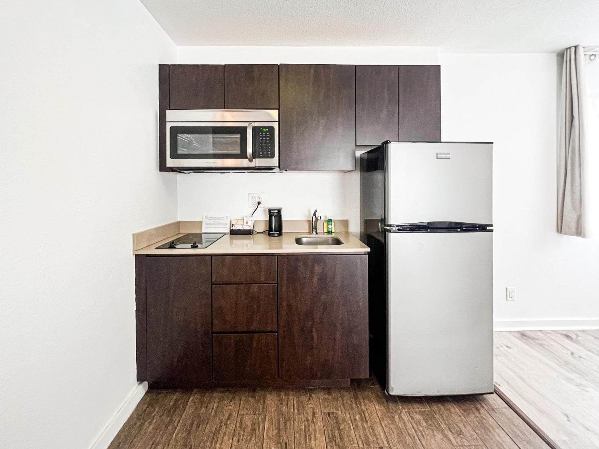 One-Bedroom Apartment King Bed