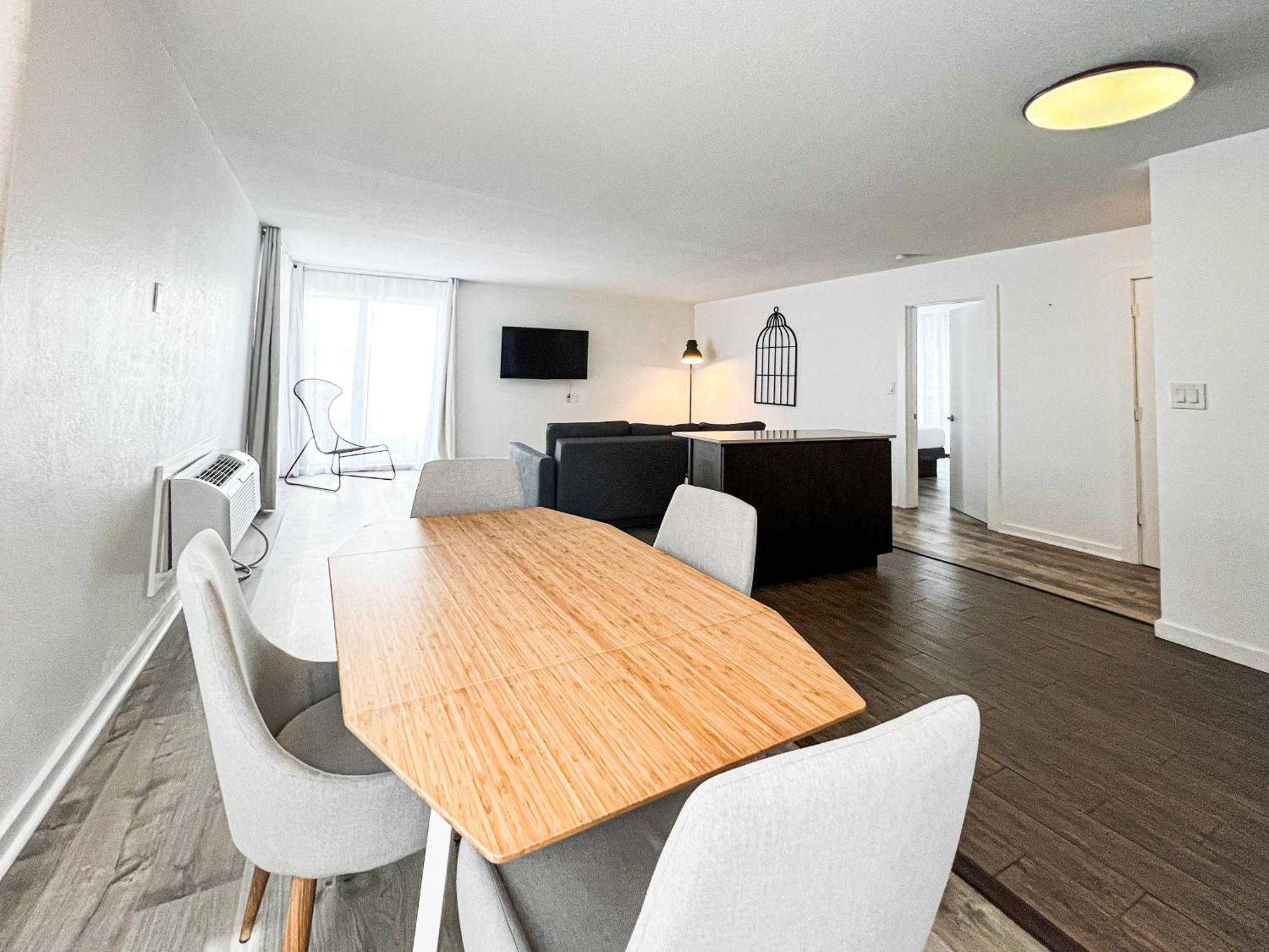 One-Bedroom Apartment King Bed