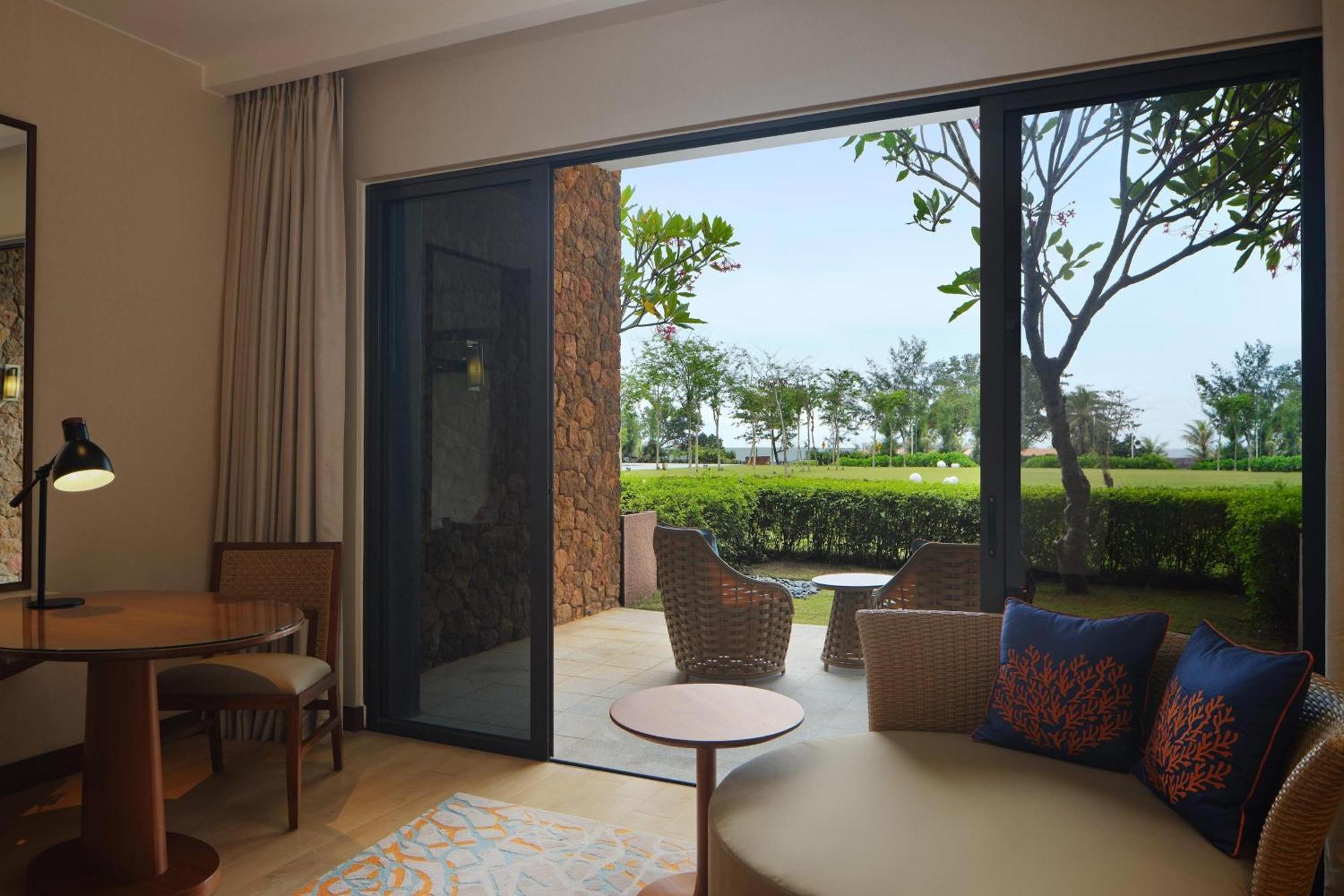 2 Queen Bed Tropical View Guest Room