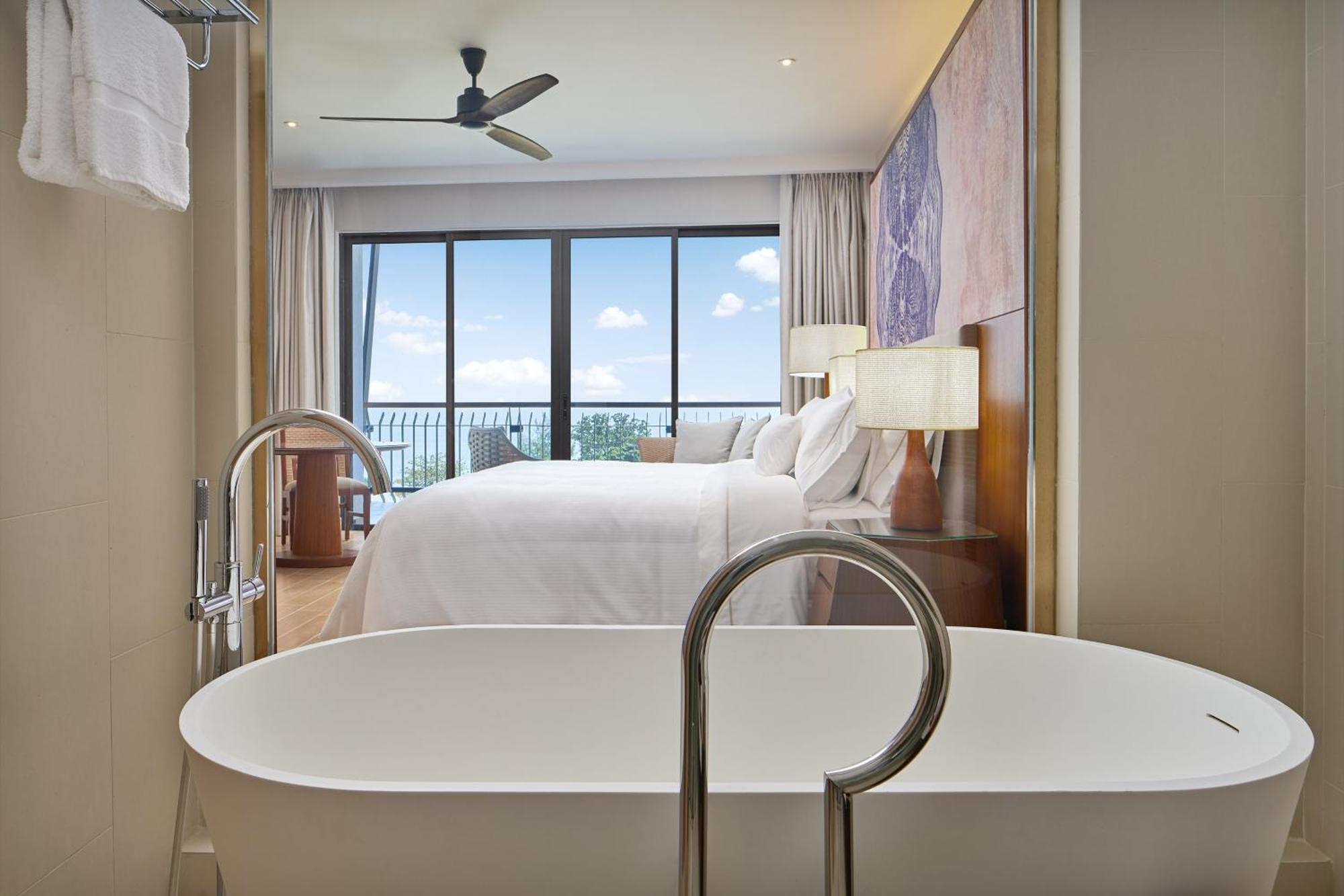 1 King Bed Sea View Guest Room