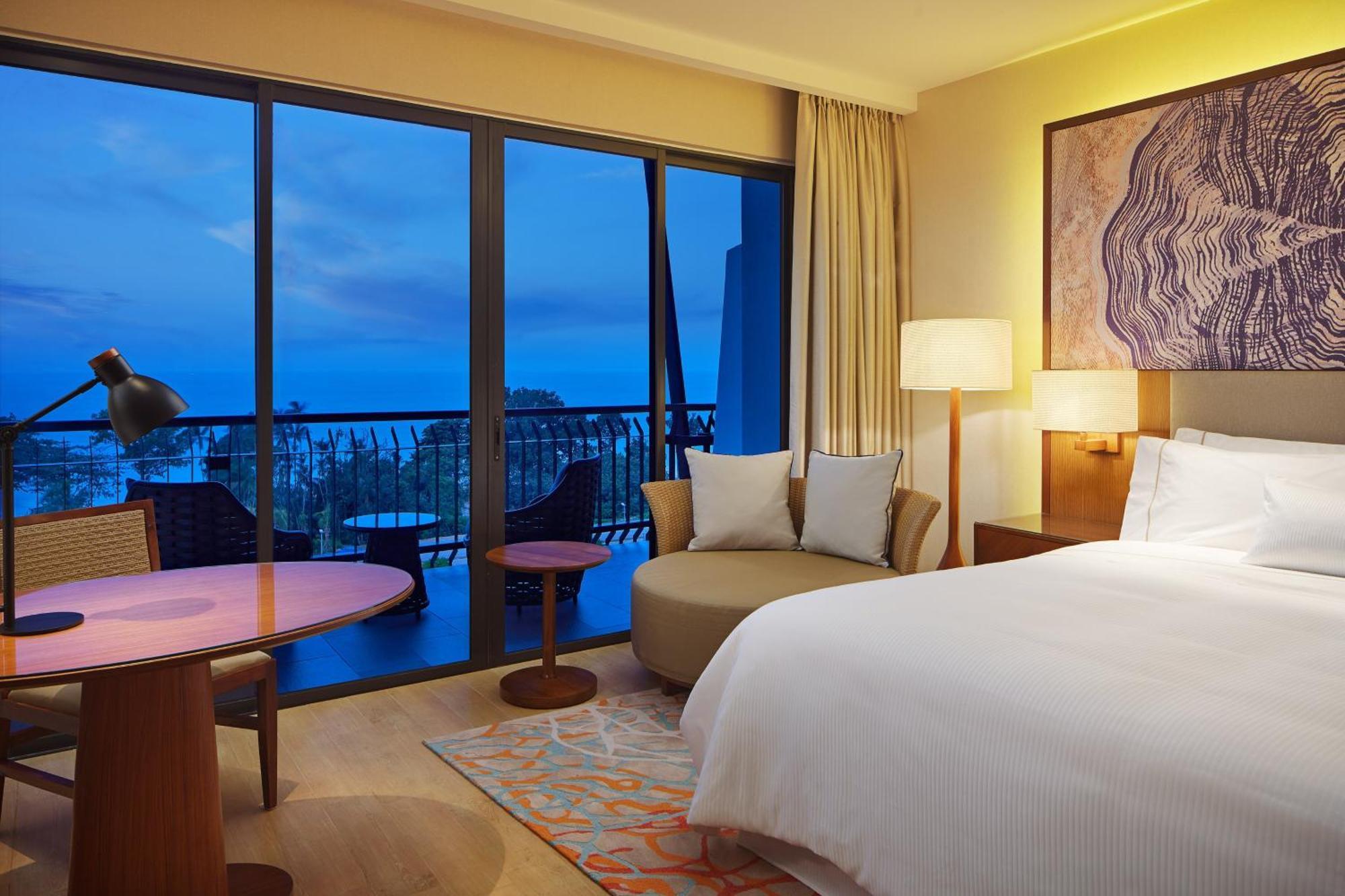 1 King Bed Sea View Guest Room