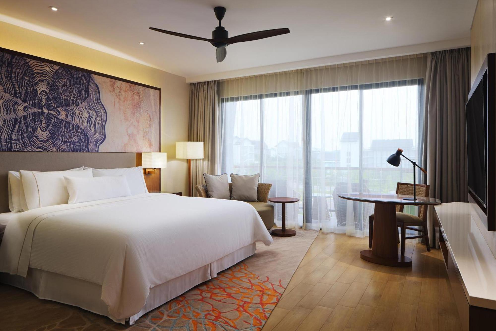 1 King Bed Garden View Guest Room