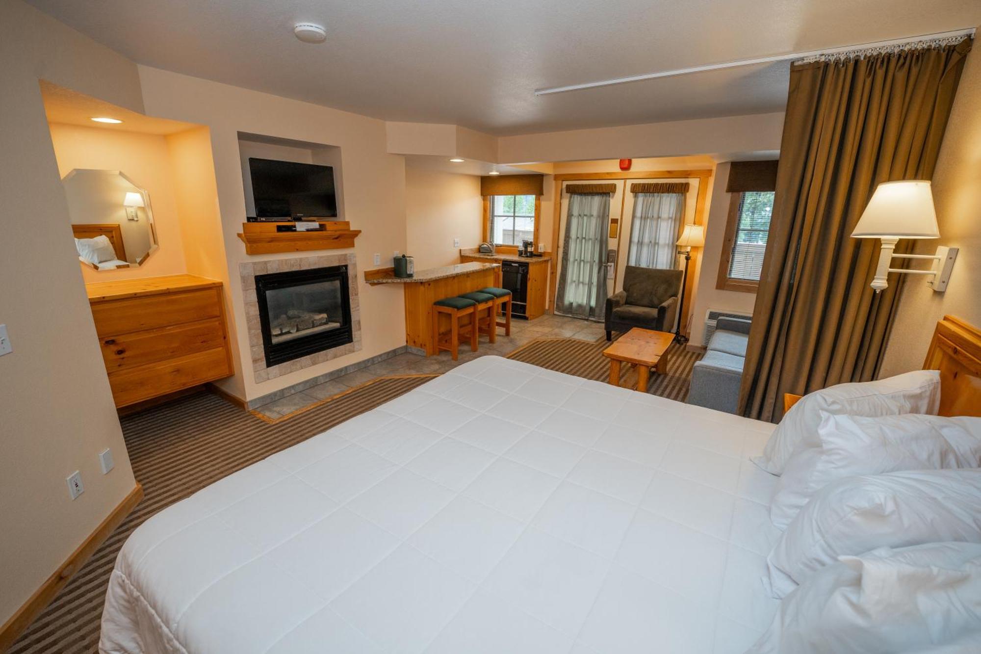Deluxe King Room
