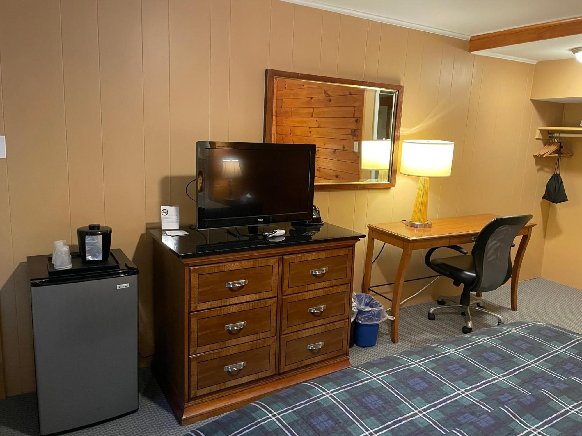 Standard Room 1 King Bed