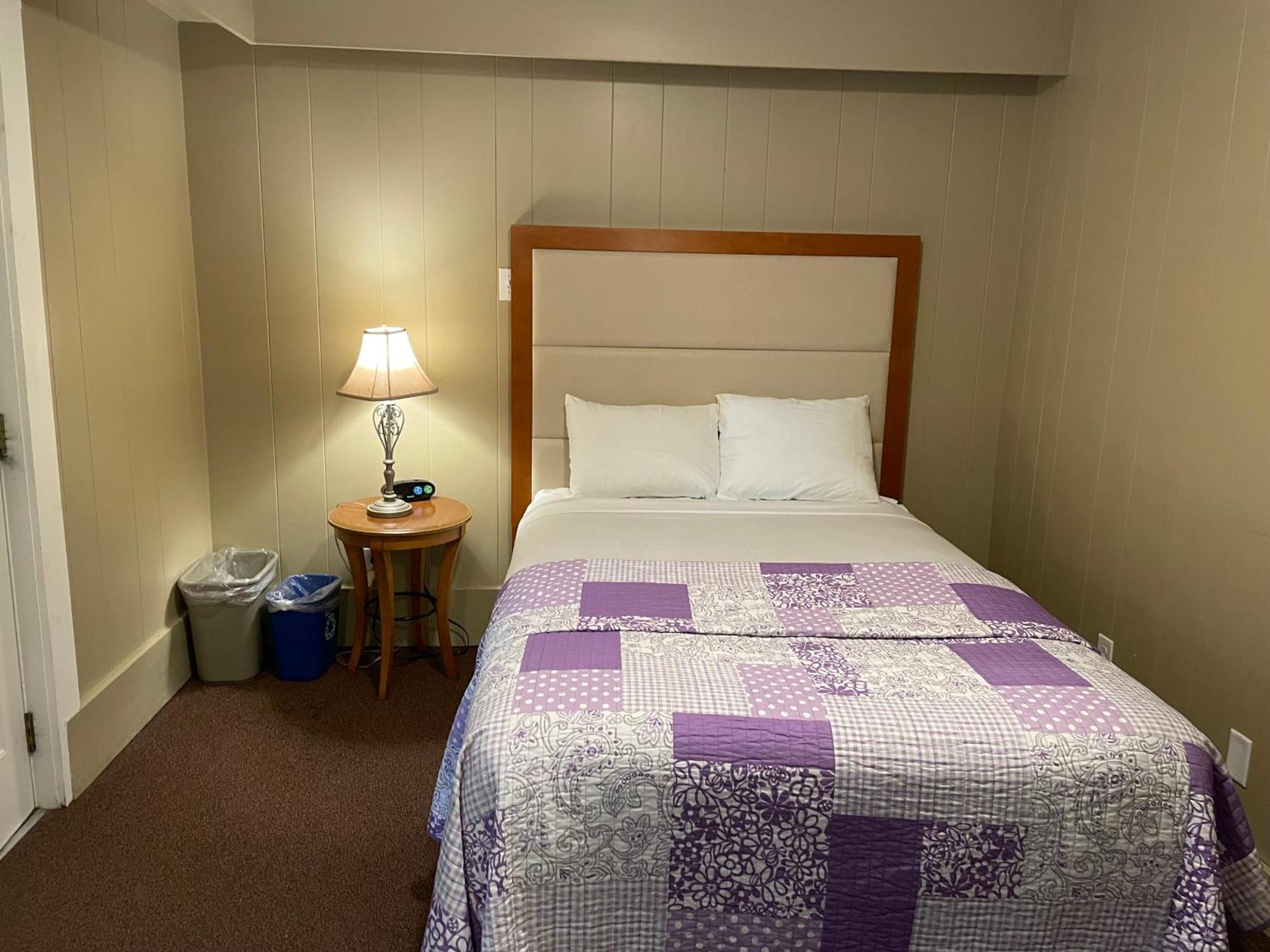 Economy Room no air conditioning