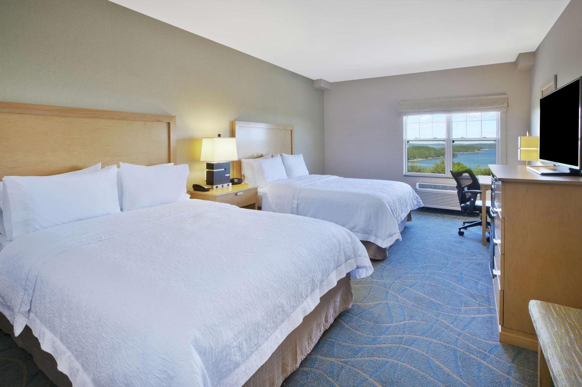 Queen Room Two Queen Beds Disability Access or Non-Smoking Ocean View