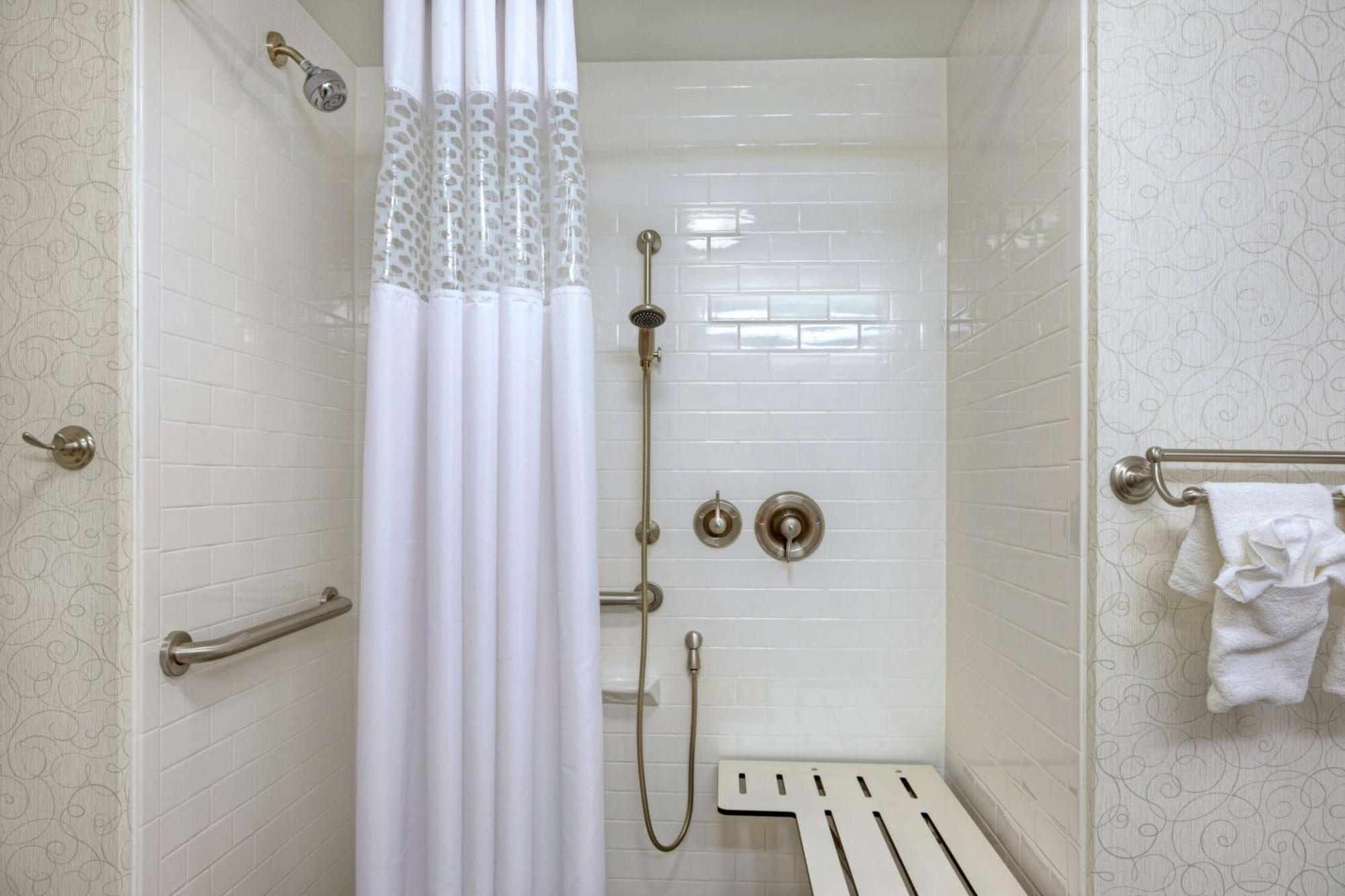 Queen Room Two Queen Beds Roll Shower or Non-Smoking Ocean View