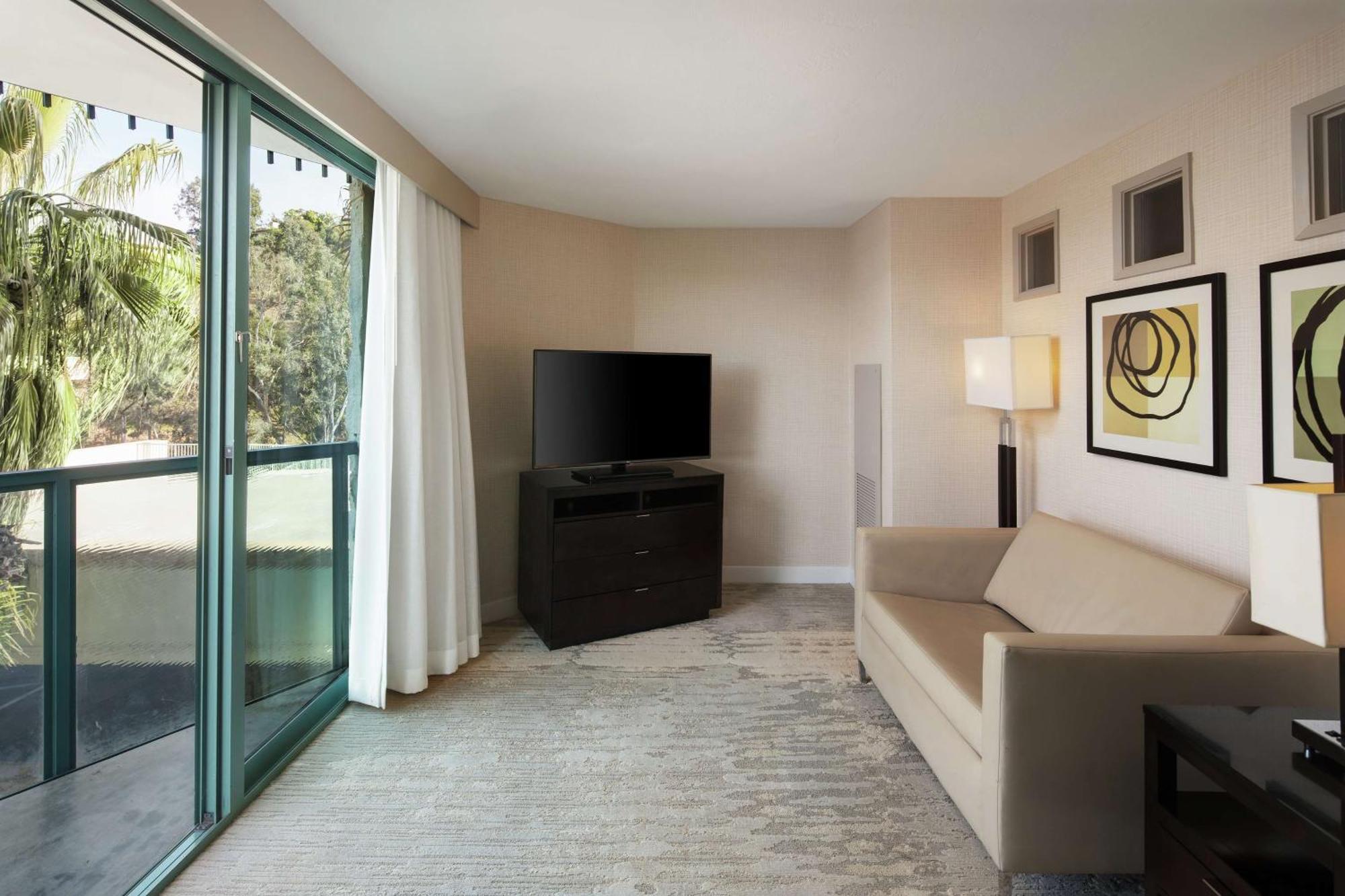 Junior King Suite Balcony Non-Smoking