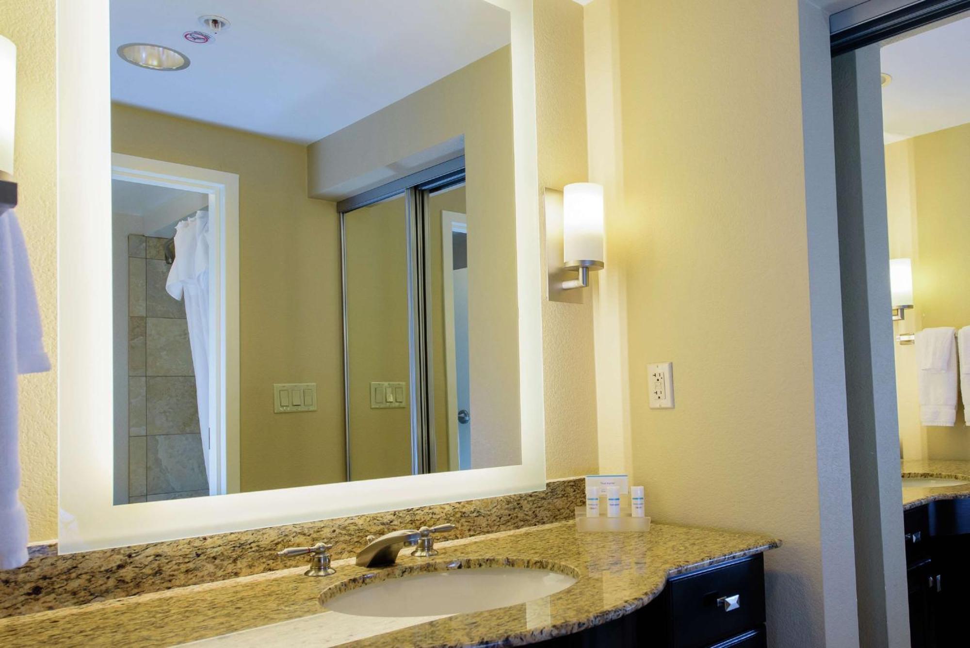 One-Bedroom King Suite Non-Smoking