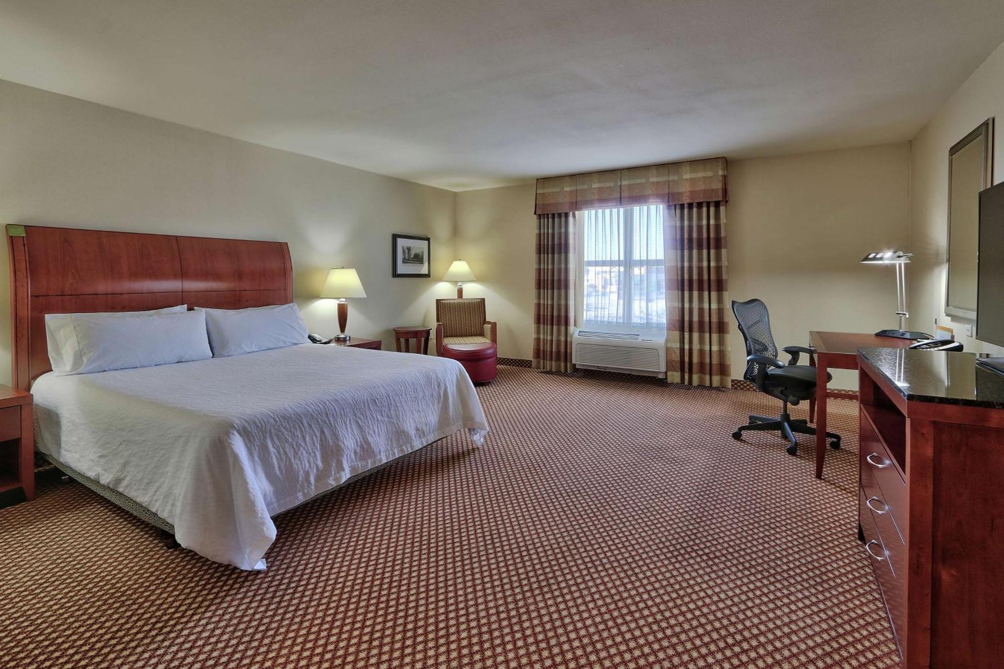 King Room Bath Tub Mobility Access