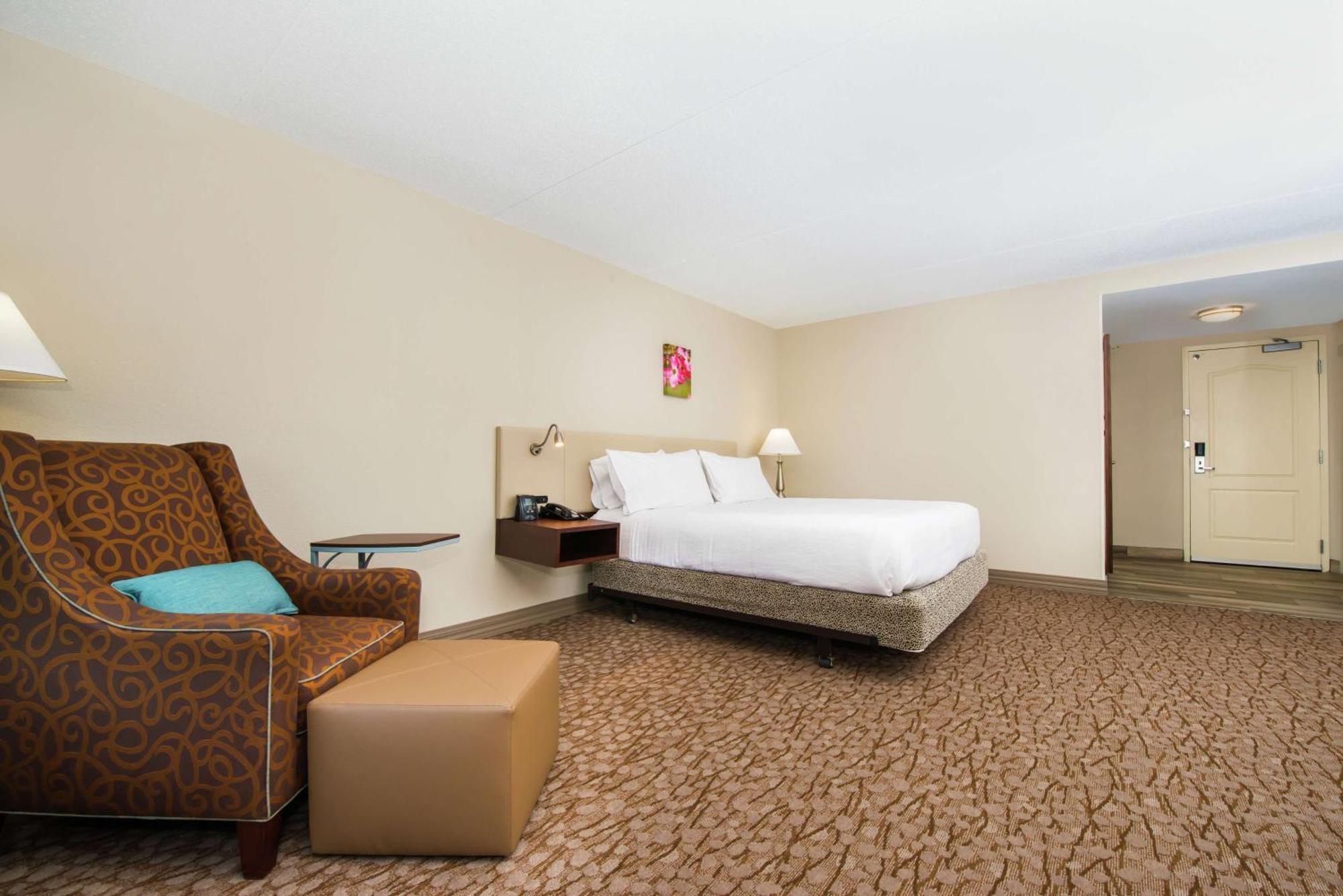 King Room Tub Mobility Hearing Access