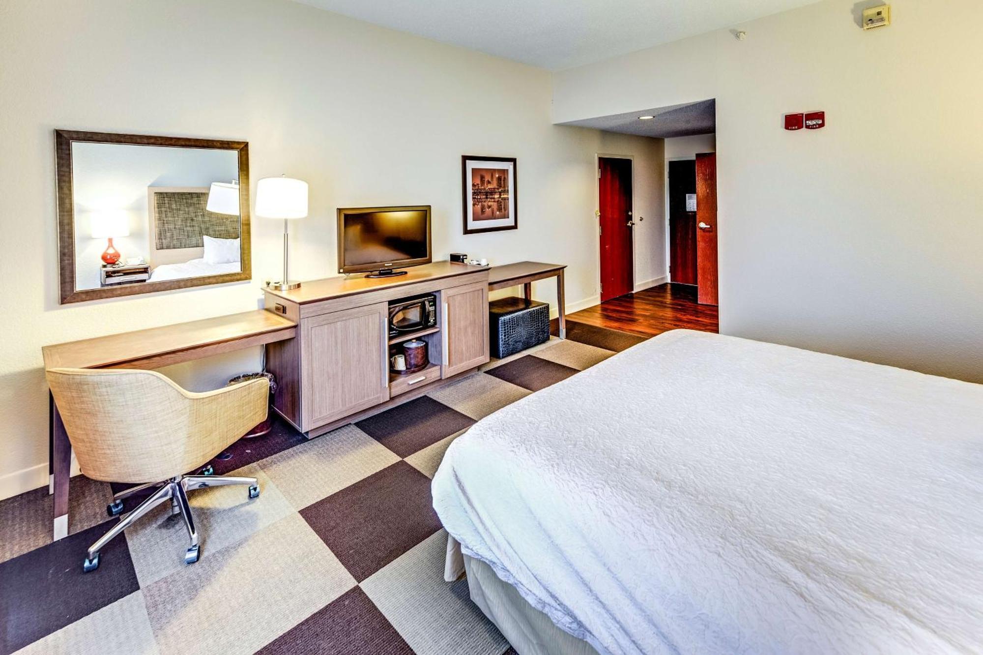 King Room King Bed Non-Smoking