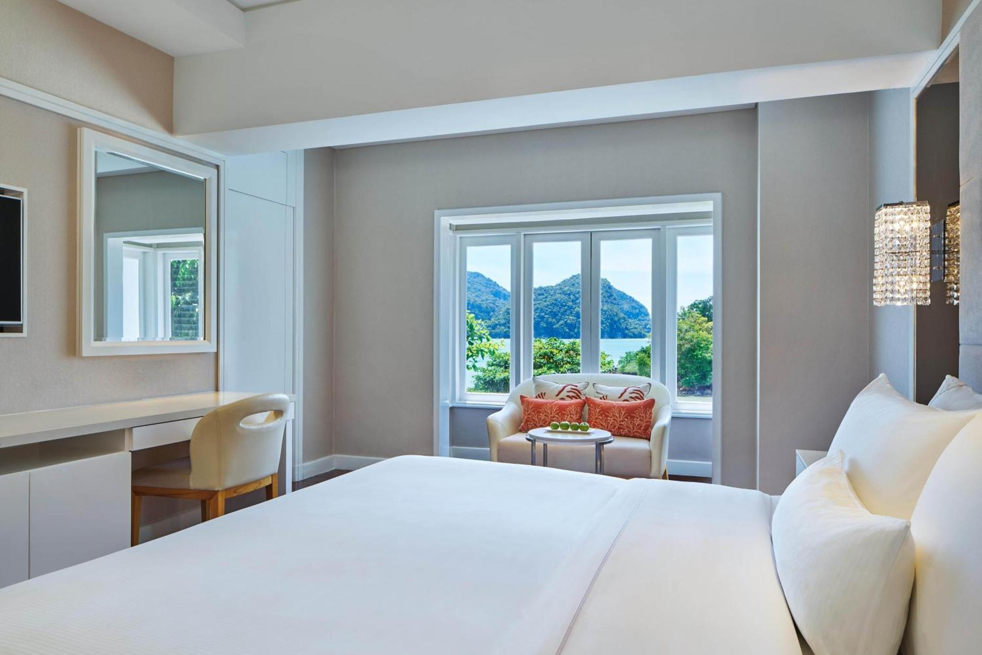 One-Bedroom King Suite Ocean View