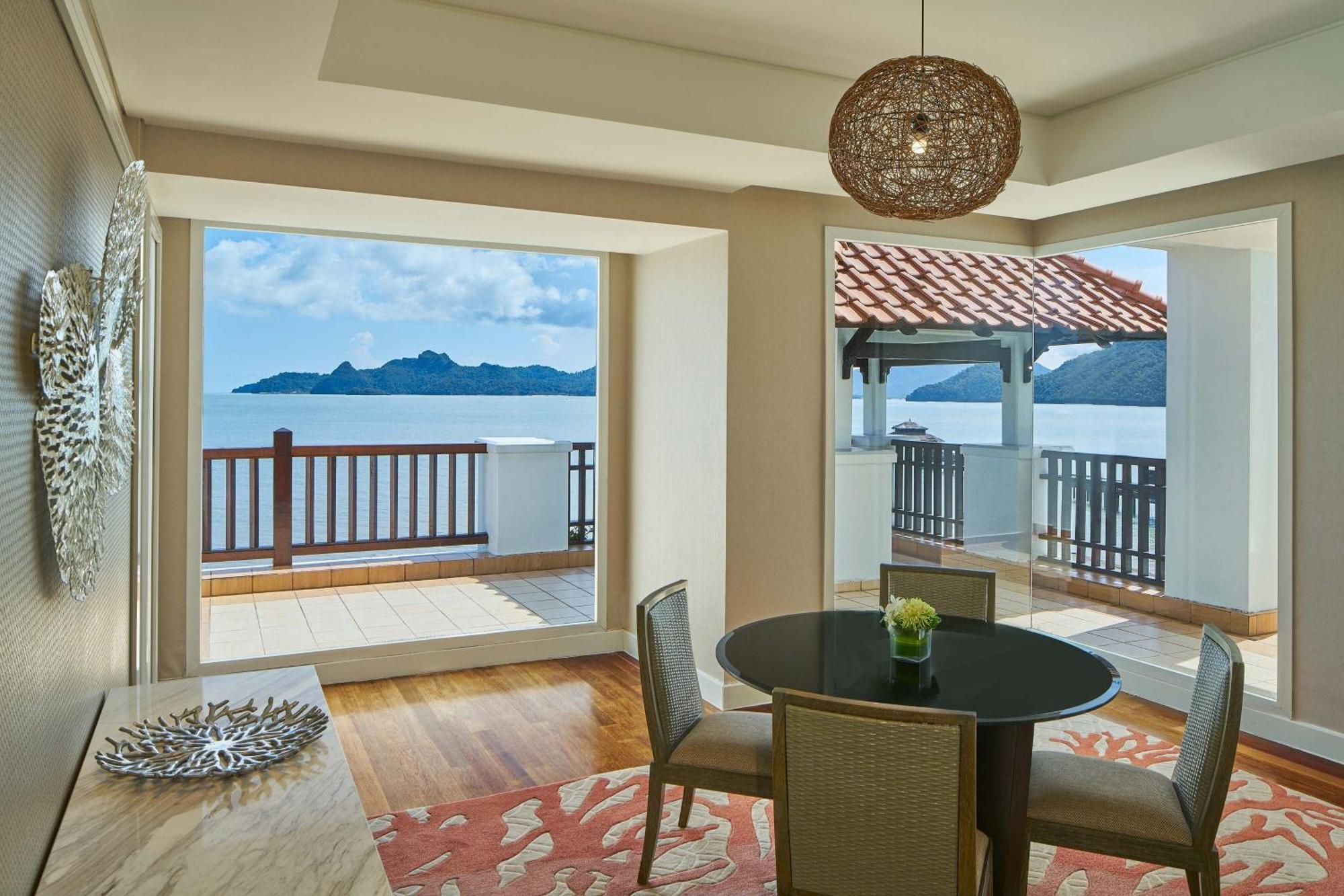 One-Bedroom King Suite Ocean View
