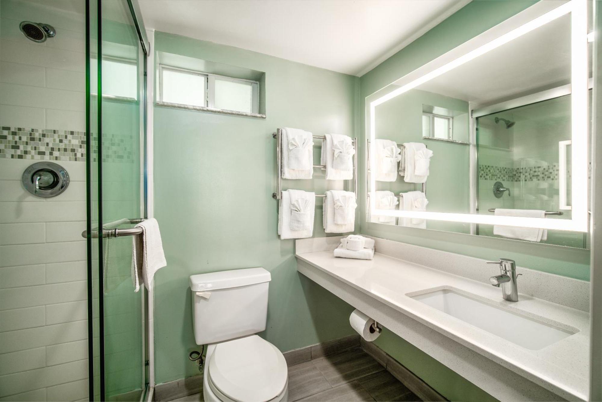 Queen Room Kitchenette Oceanfront