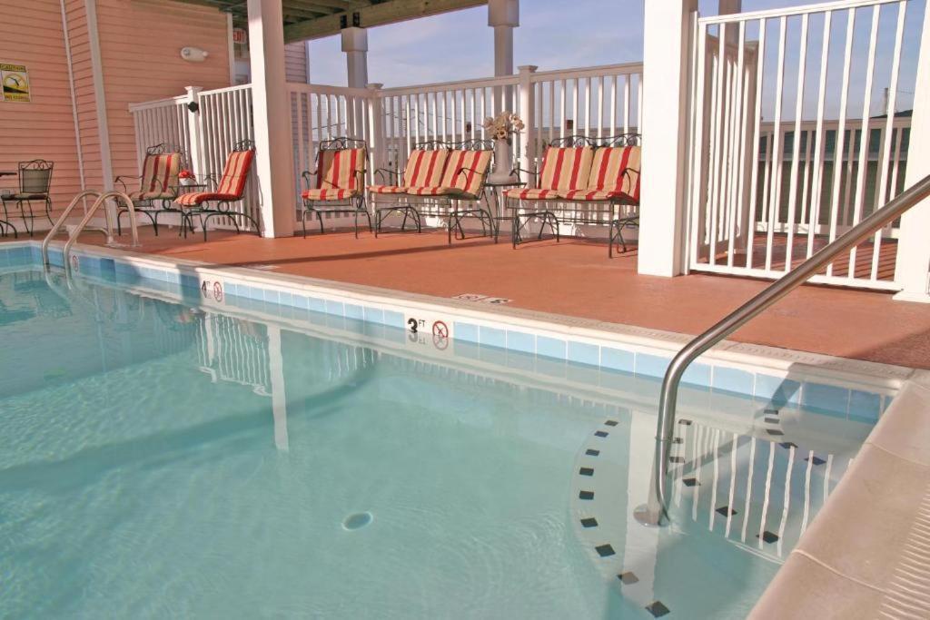Deluxe Queen Suite