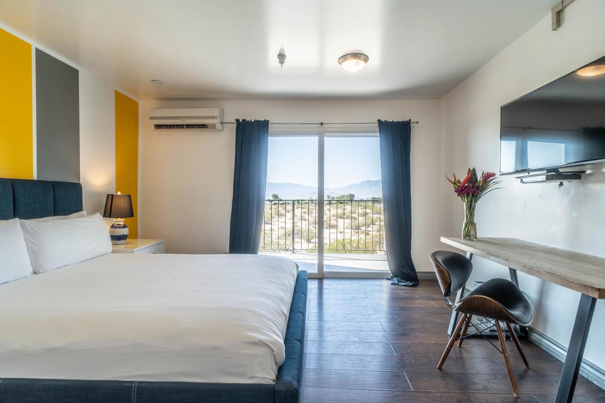 One-Bedroom Mountain View Suite