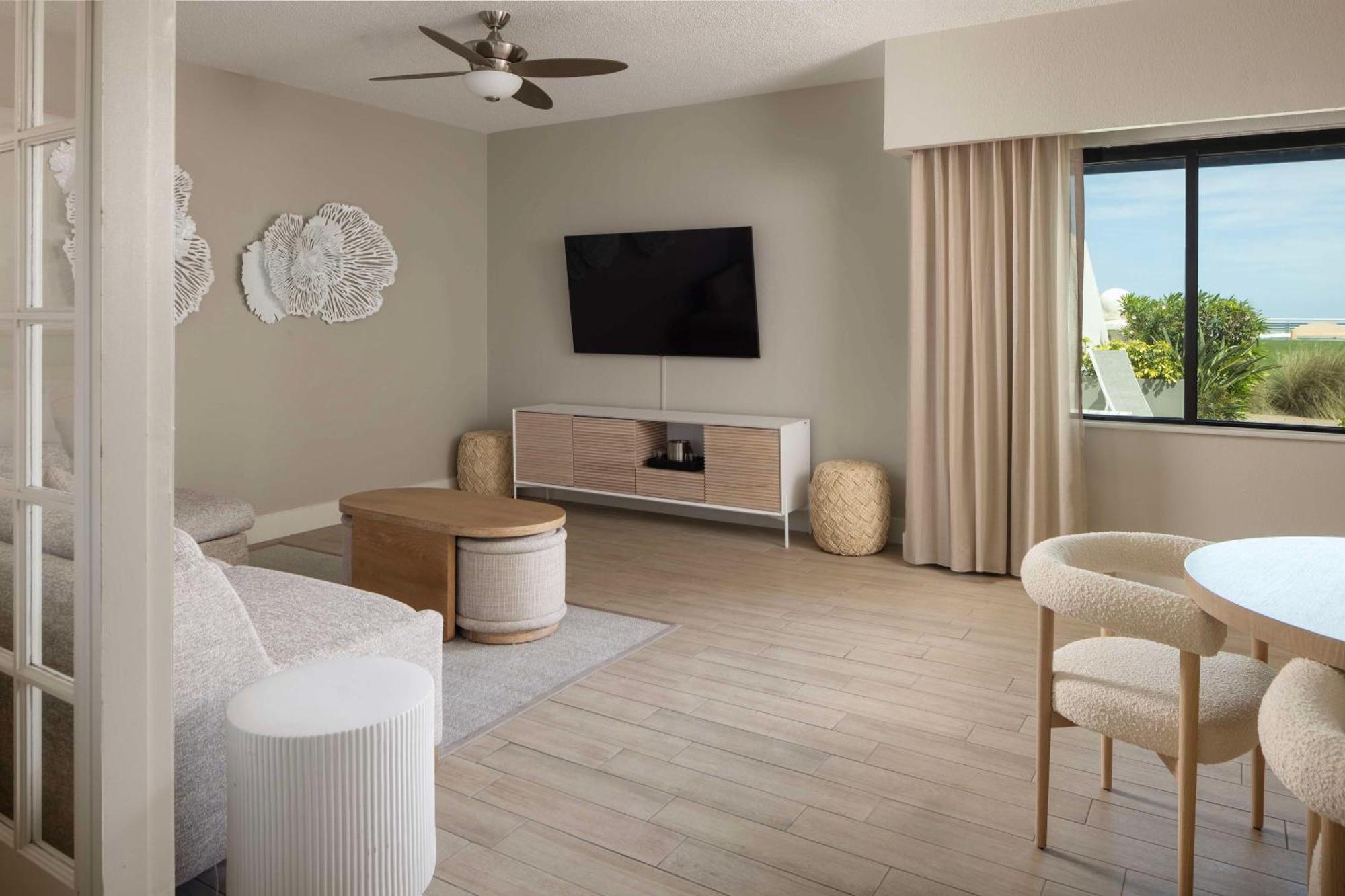 One-Bedroom Queen Suite